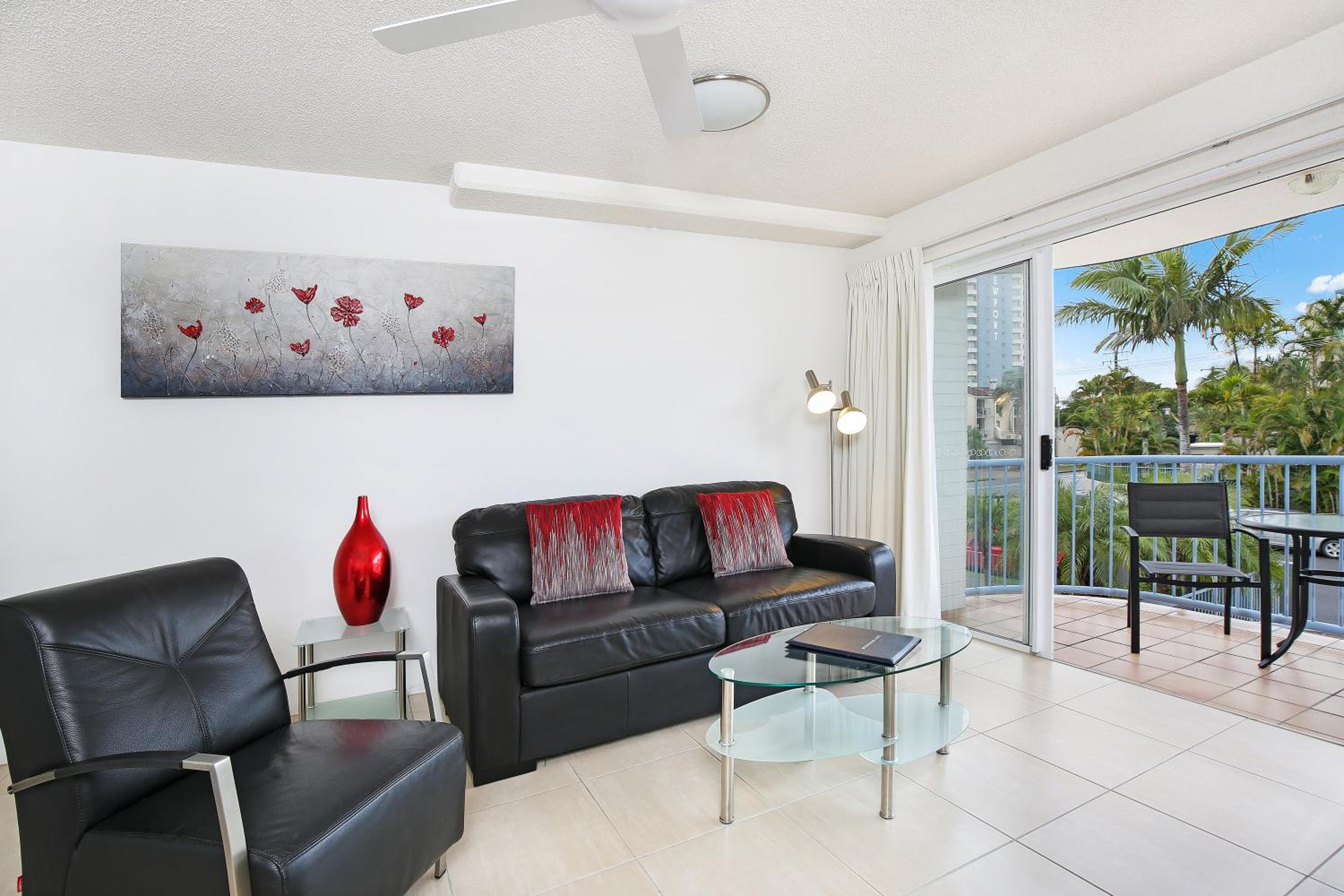 Superior One-Bedroom Apartment - Photo 3