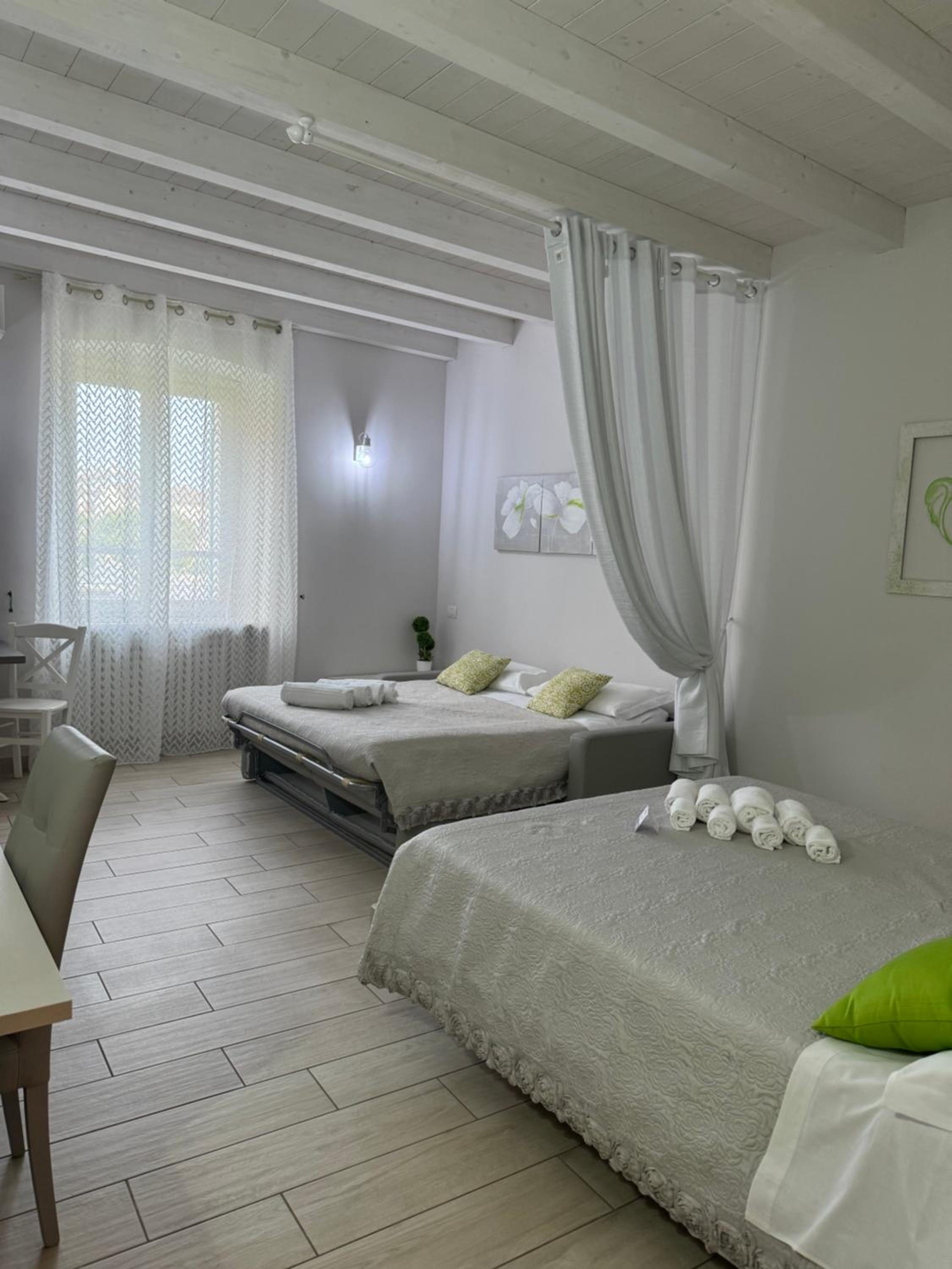 Quadruple Room - Photo 8