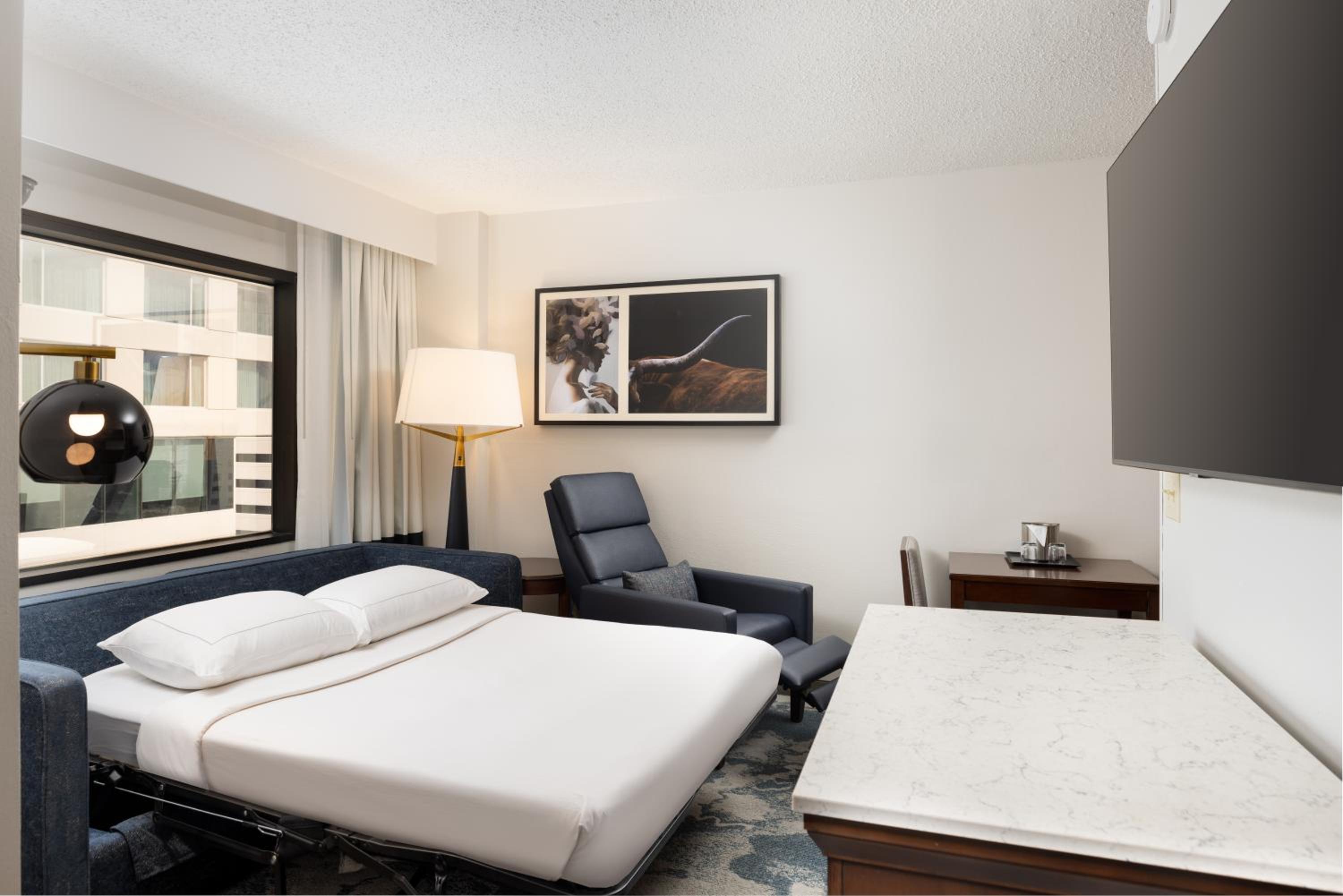 Junior King Suite with Sofa Bed and Kitchen - Photo 18