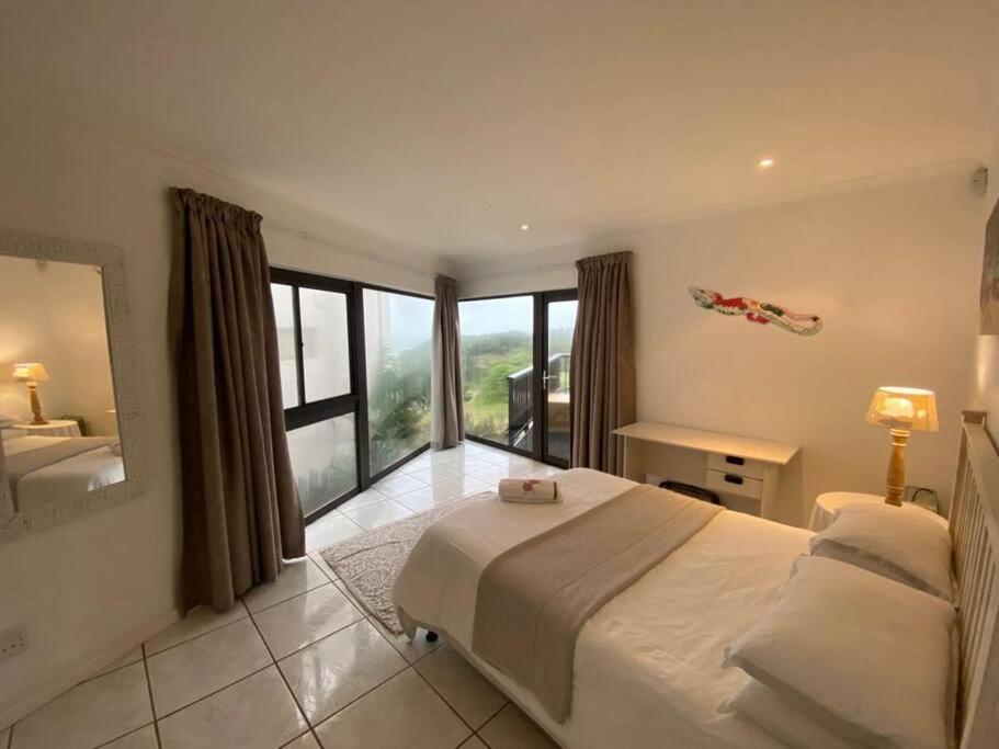 Three-Bedroom Villa photo 1