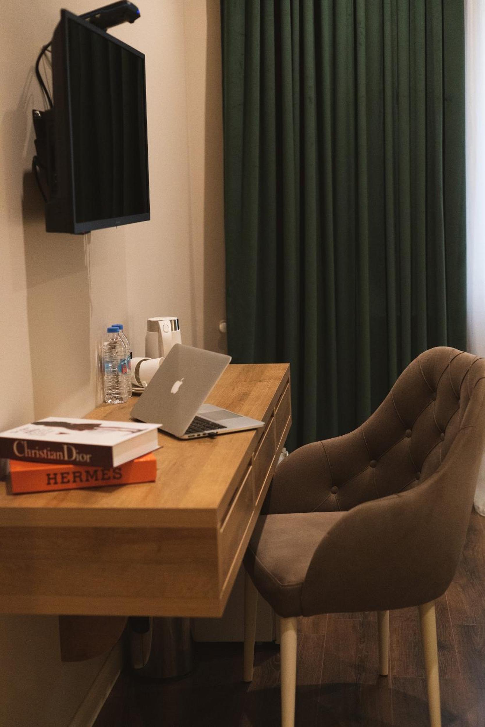 Double or Twin Room with City View photo 2