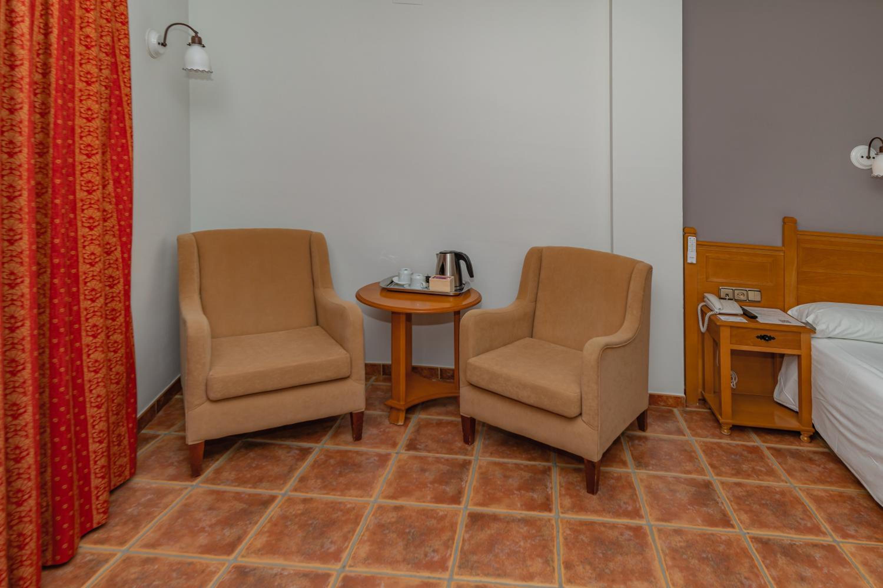 Twin Room with Mountain View - Photo 11