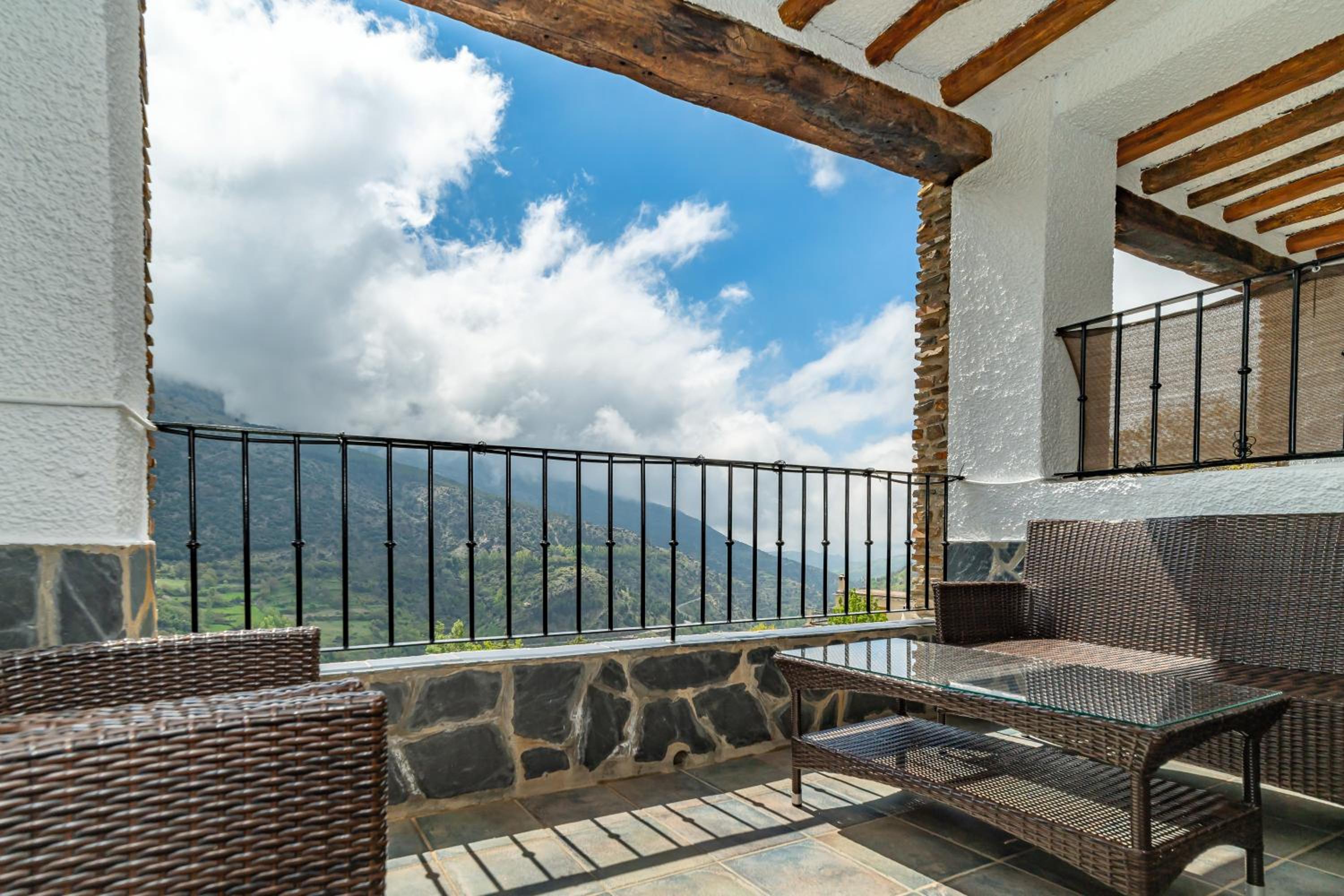 Twin Room with Mountain View - Photo 10