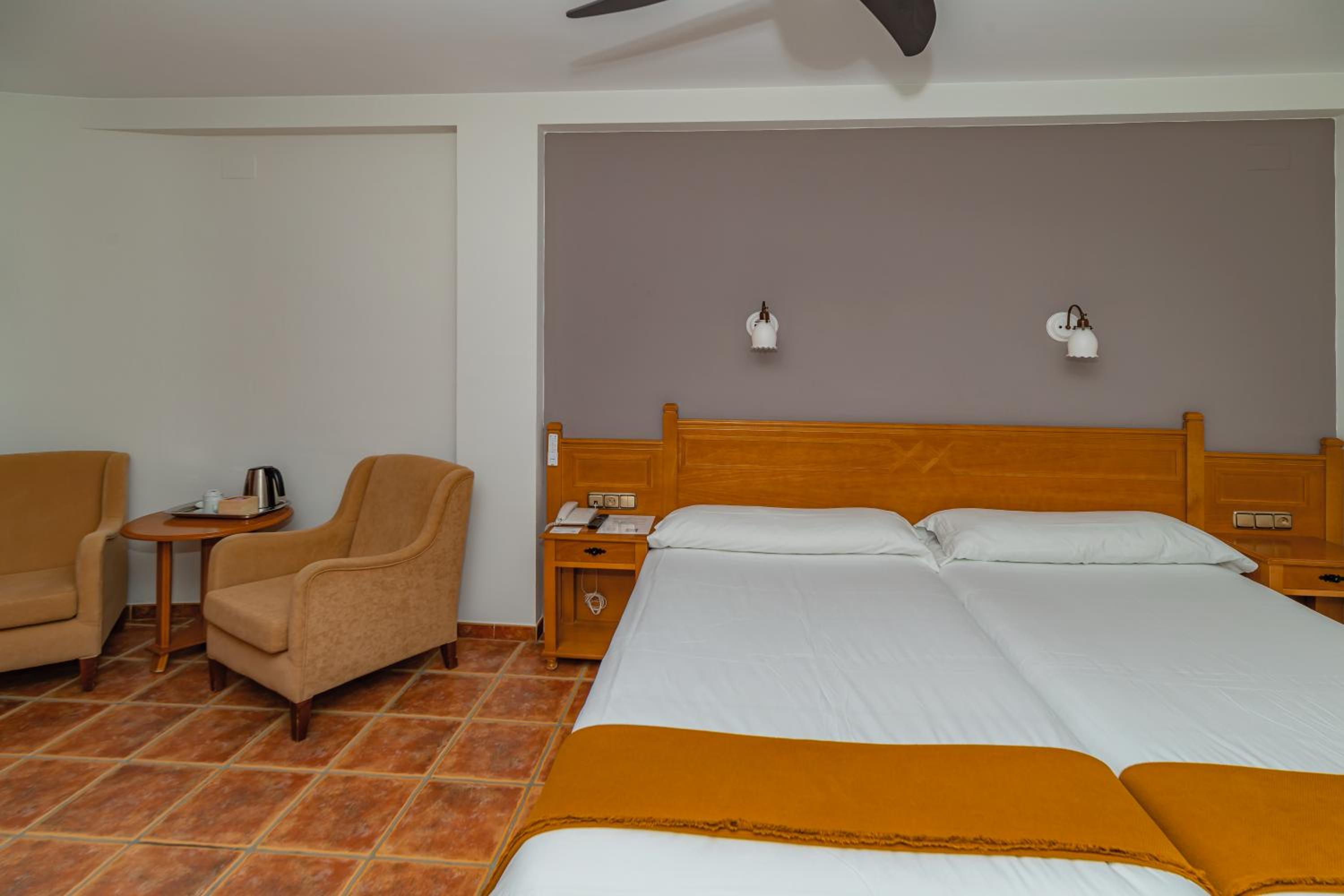 Twin Room with Mountain View - Photo 4