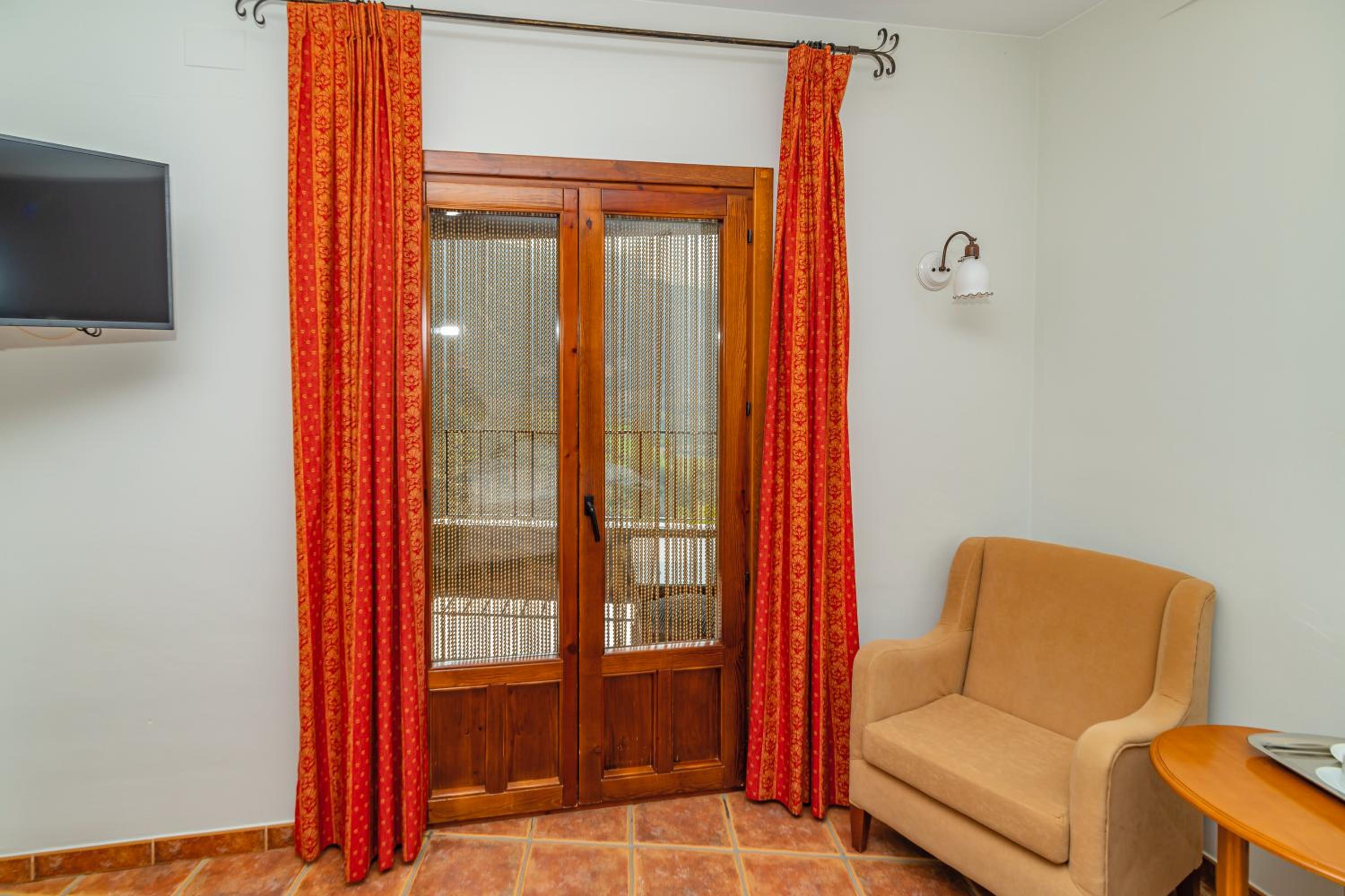 Twin Room with Mountain View - Photo 12