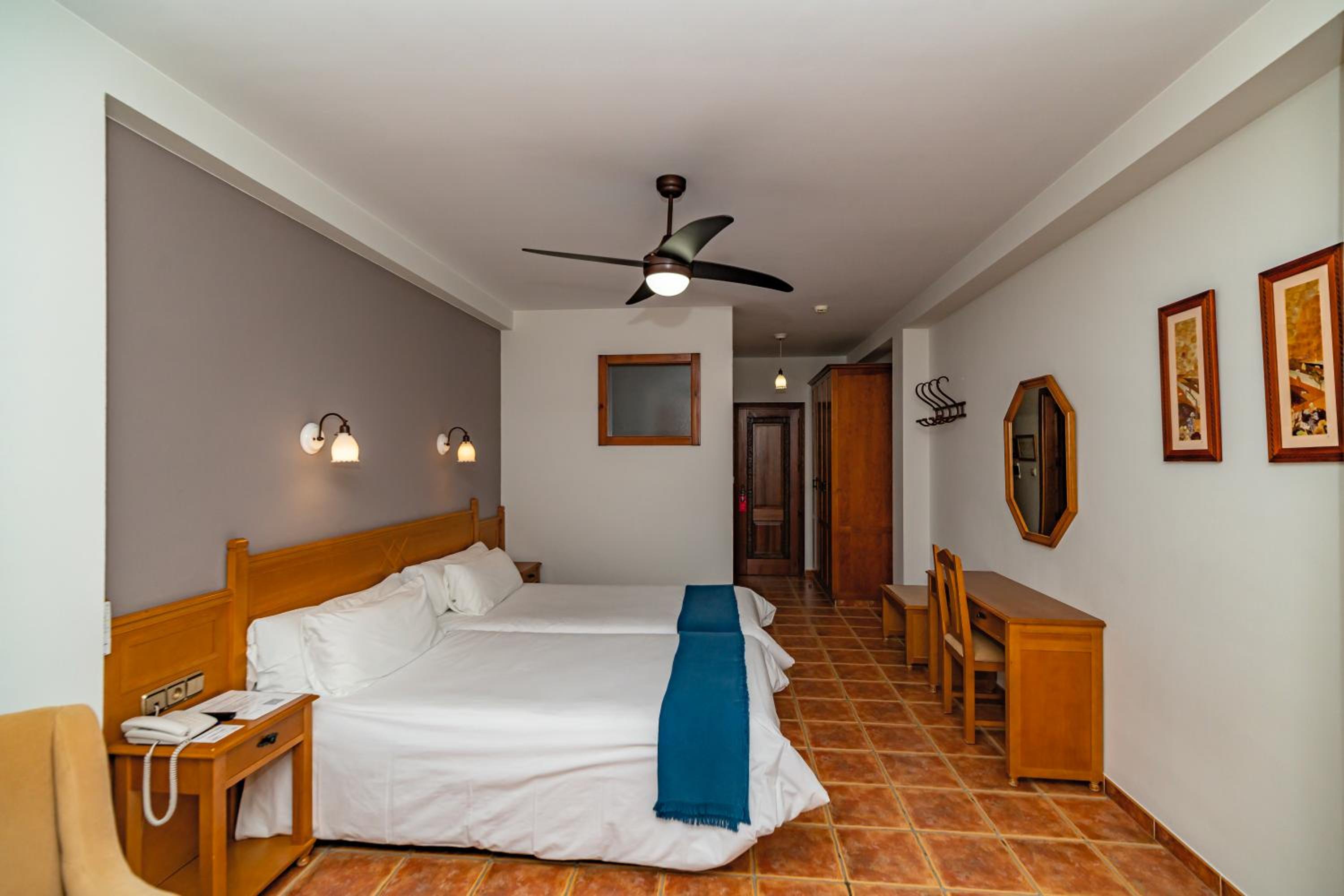 Twin Room with Mountain View - Photo 1