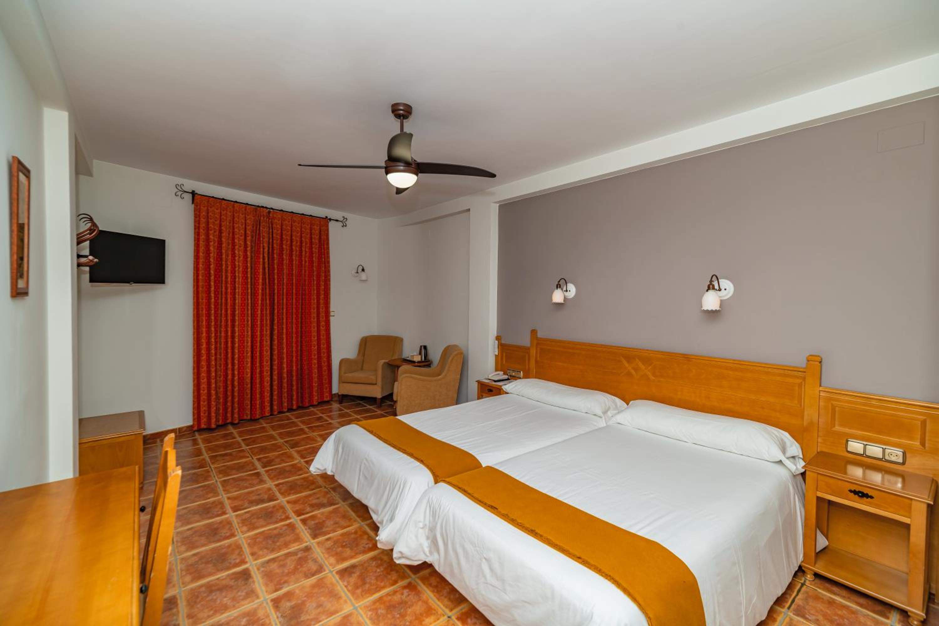 Twin Room with Mountain View - Photo 6