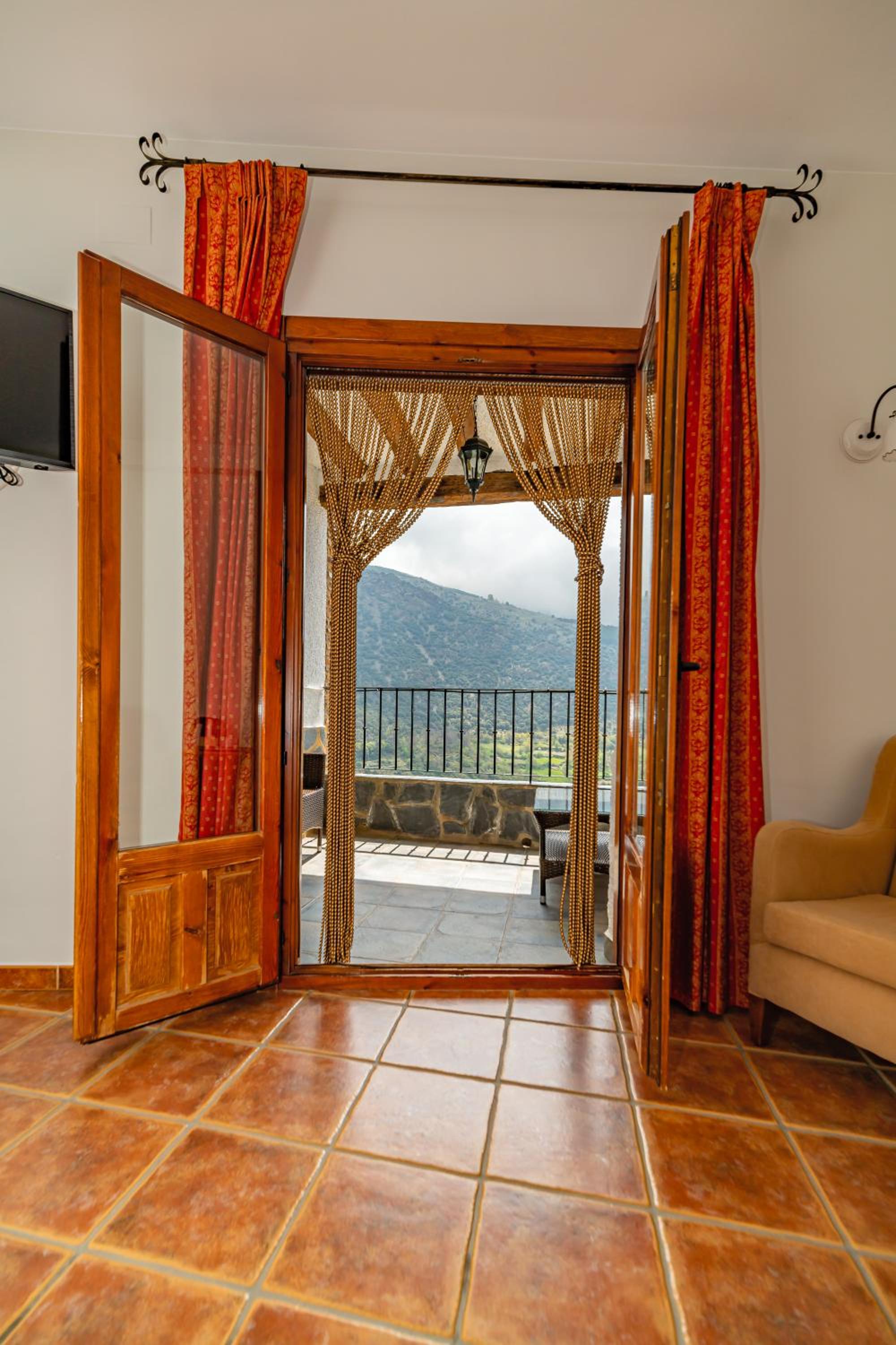 Twin Room with Mountain View - Photo 13