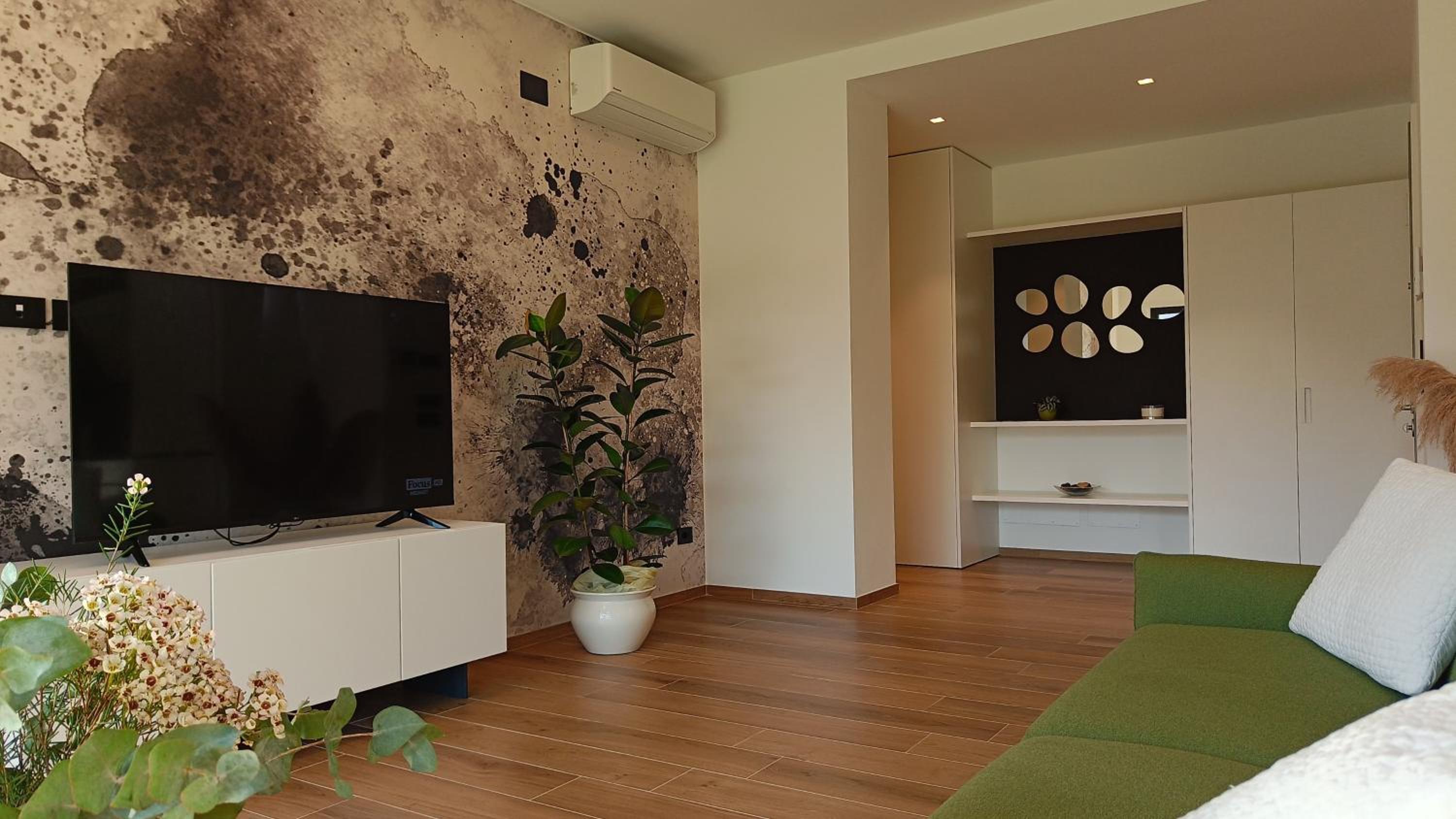 Deluxe One-Bedroom Apartment with Garden View photo 3
