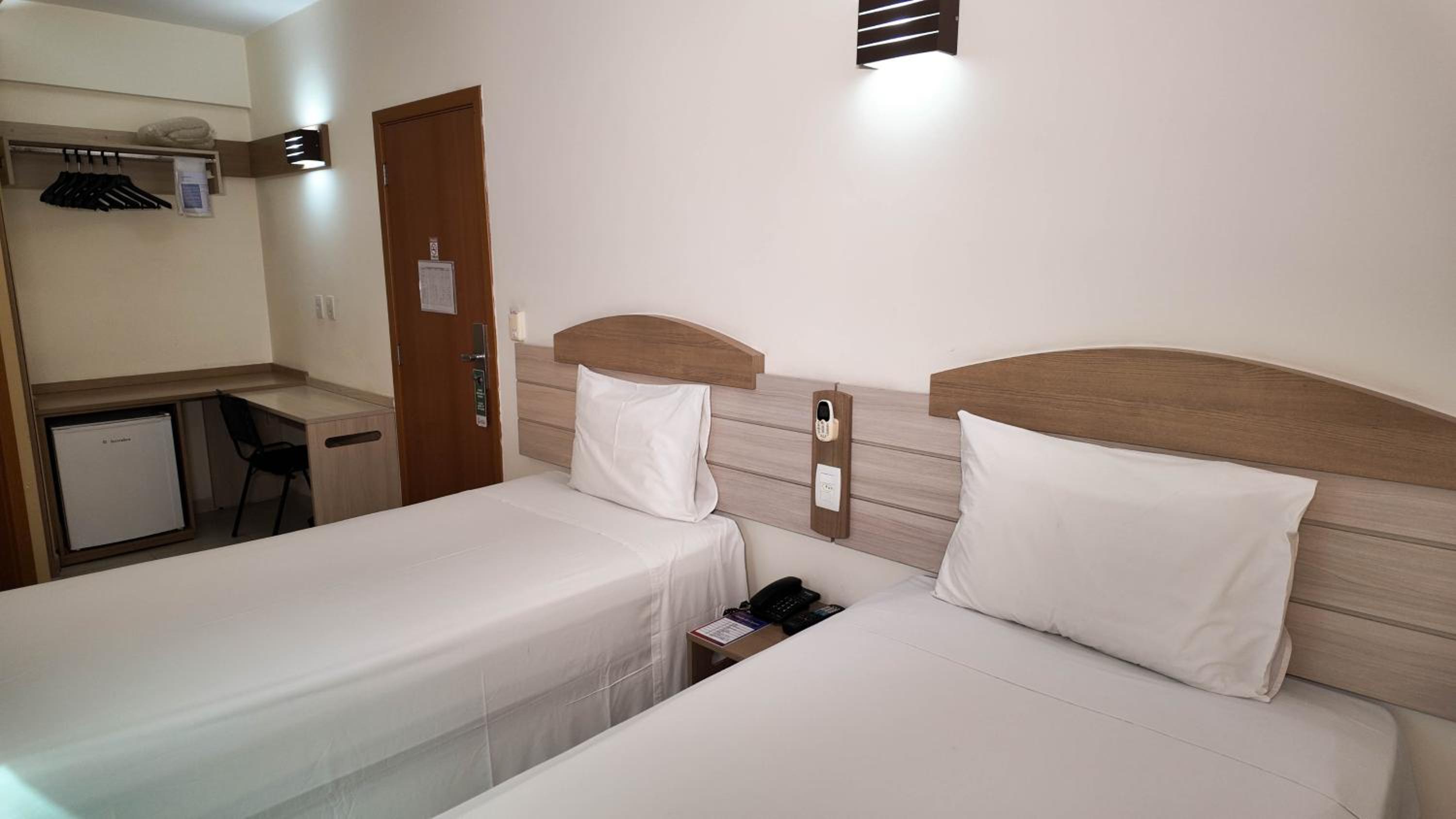Standard Twin Room photo 3