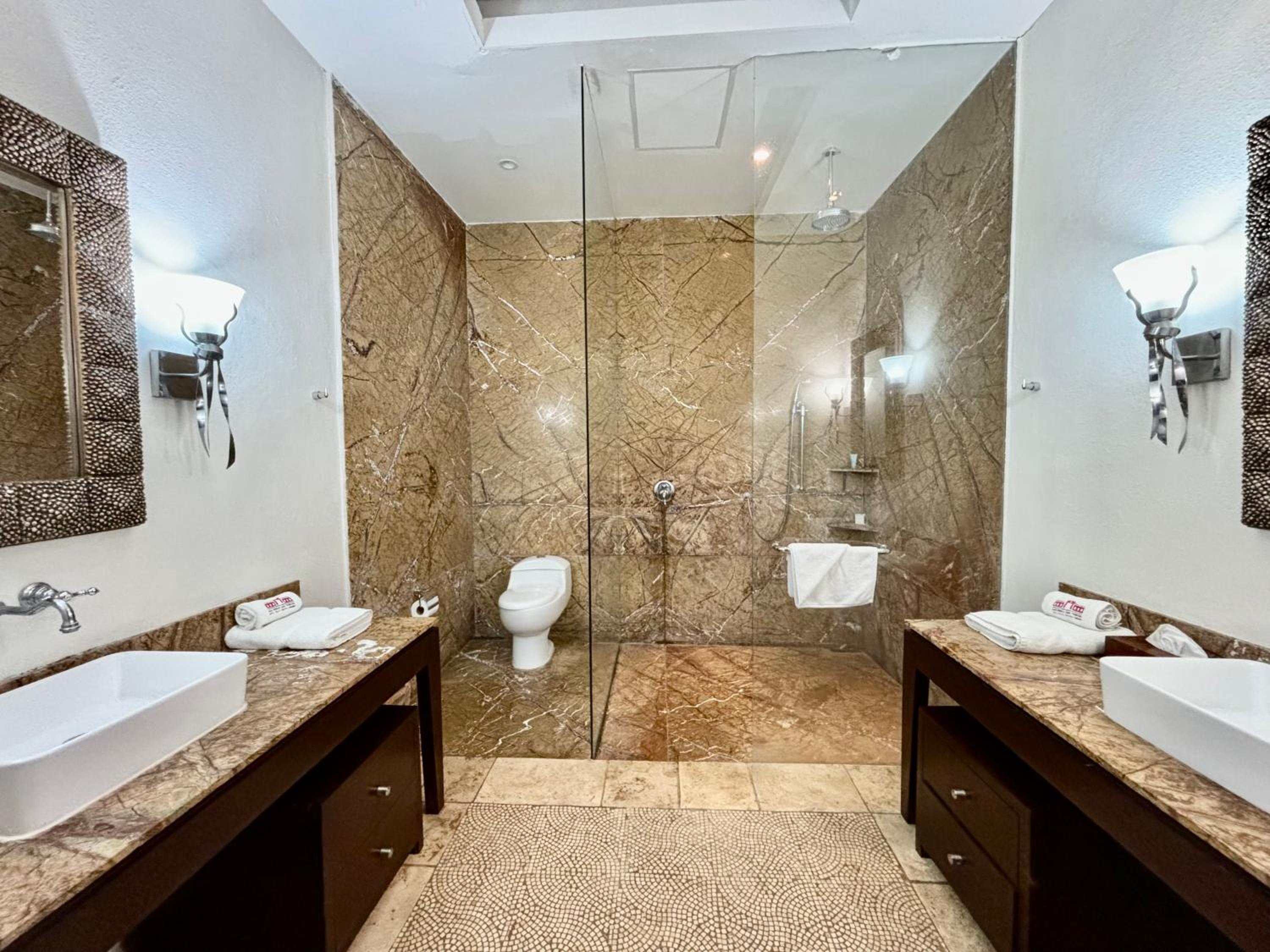 Suite with Terrace - Photo 12
