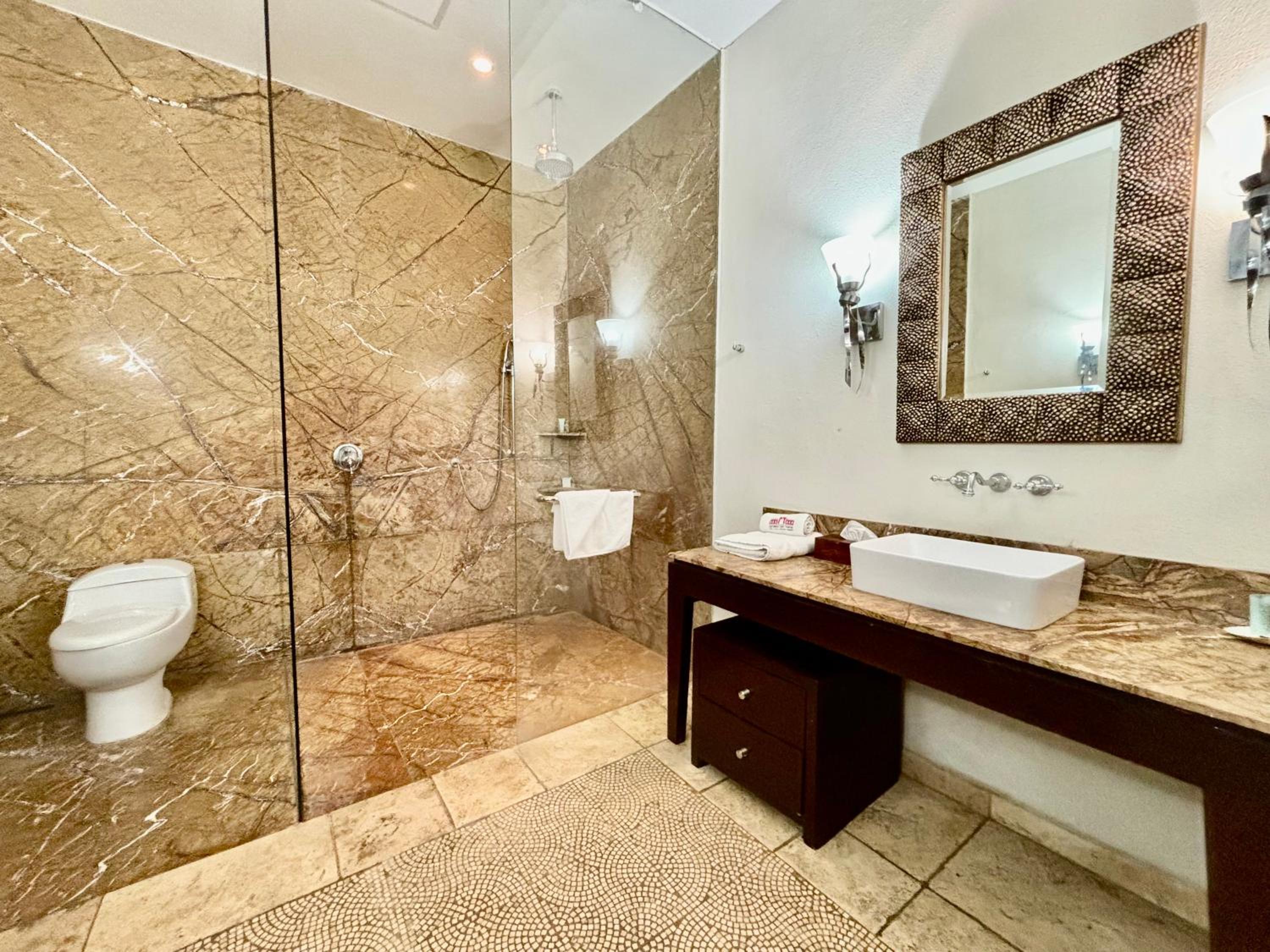 Suite with Terrace - Photo 14