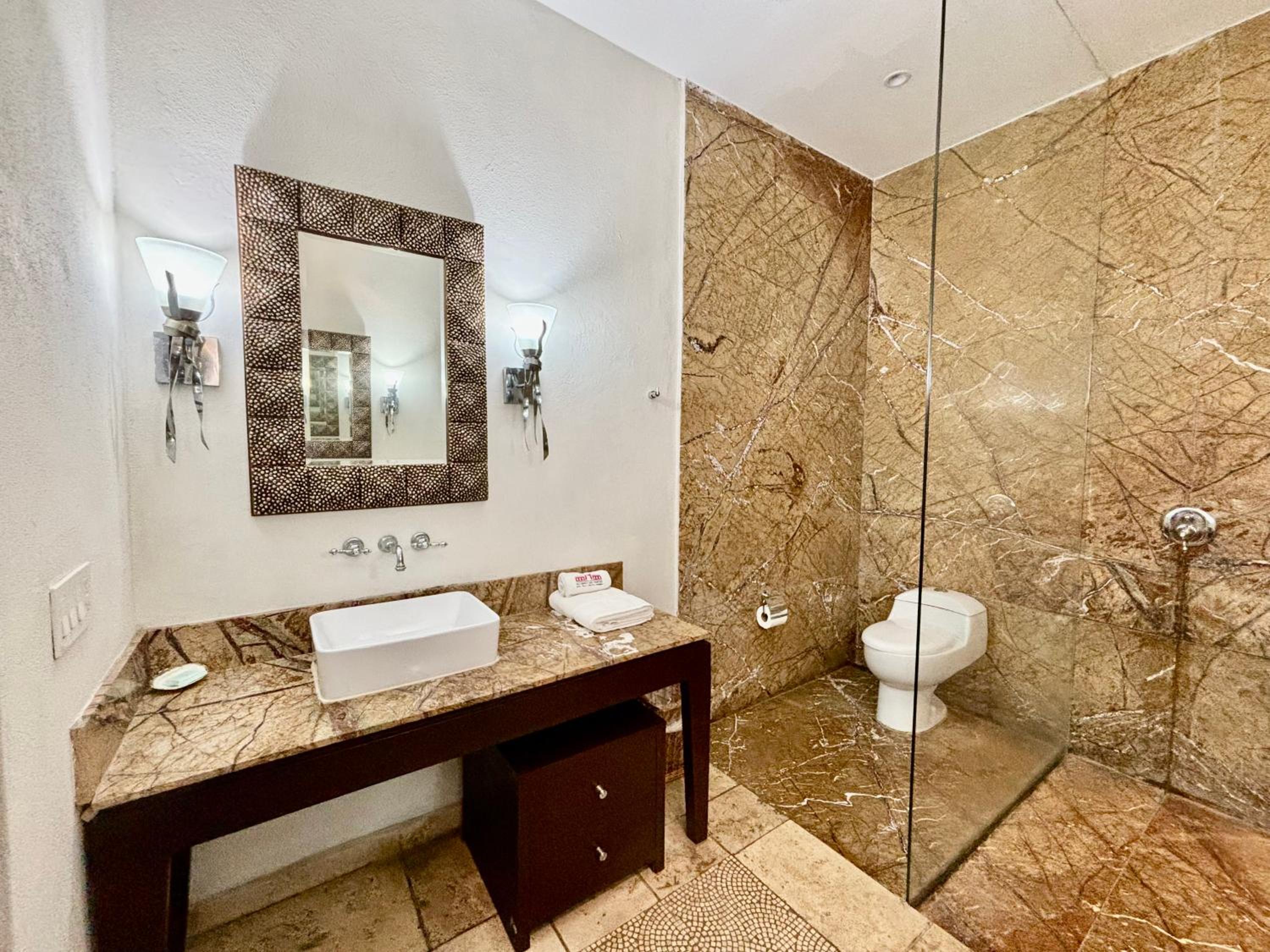 Suite with Terrace - Photo 13