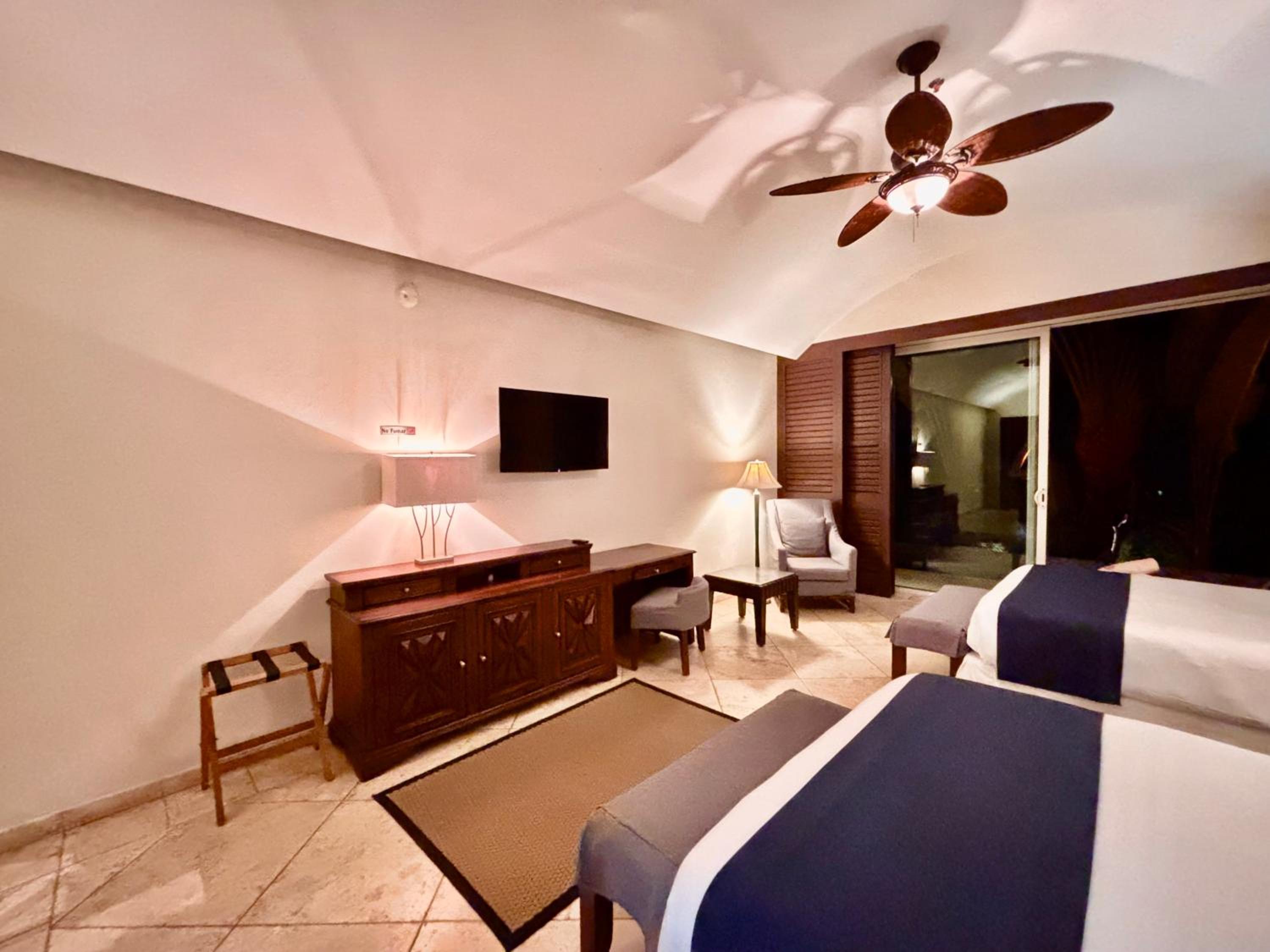 Deluxe Suite - Photo 4