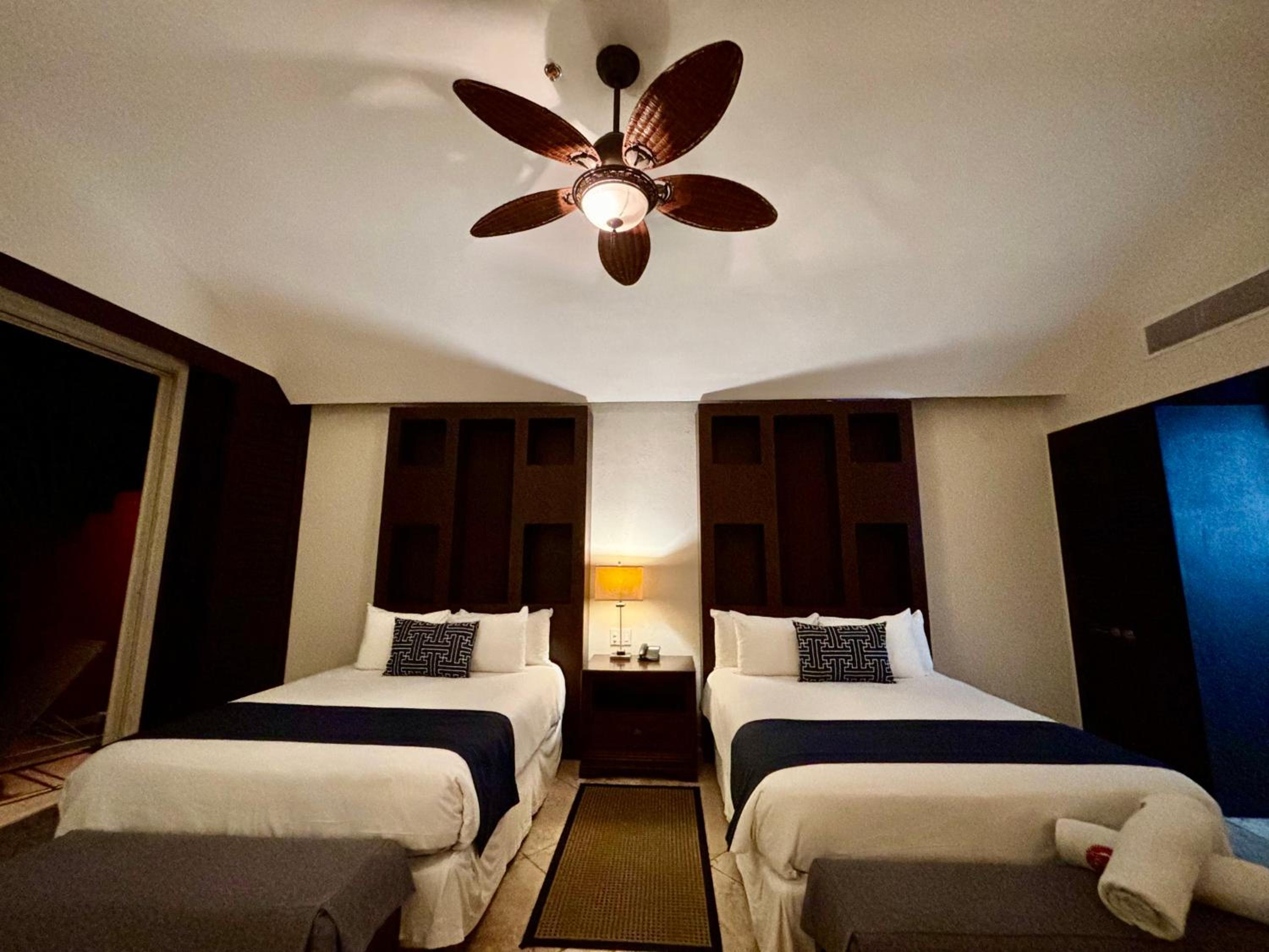Deluxe Suite - Photo 15
