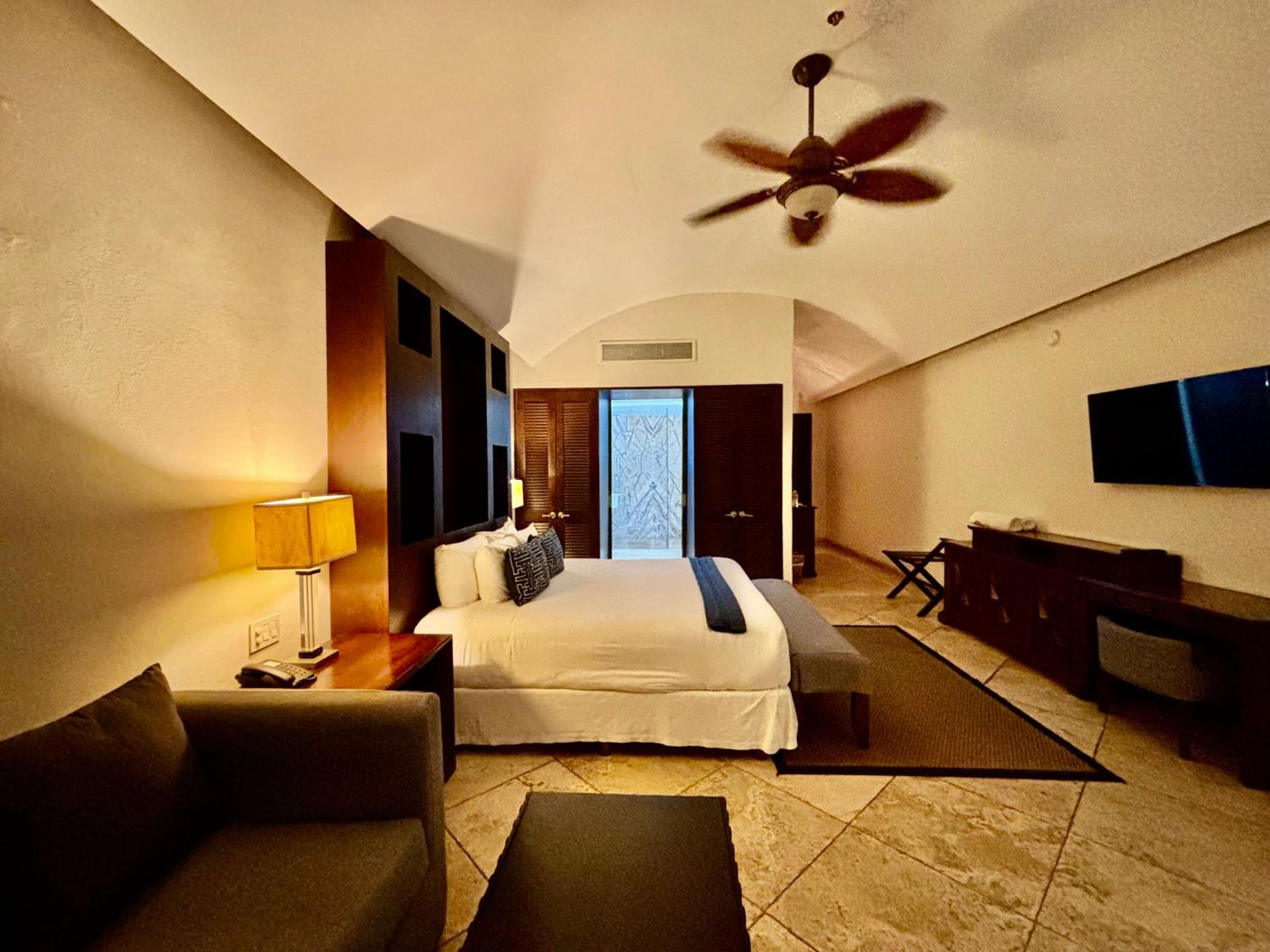 Suite with Private Pool - Photo 1