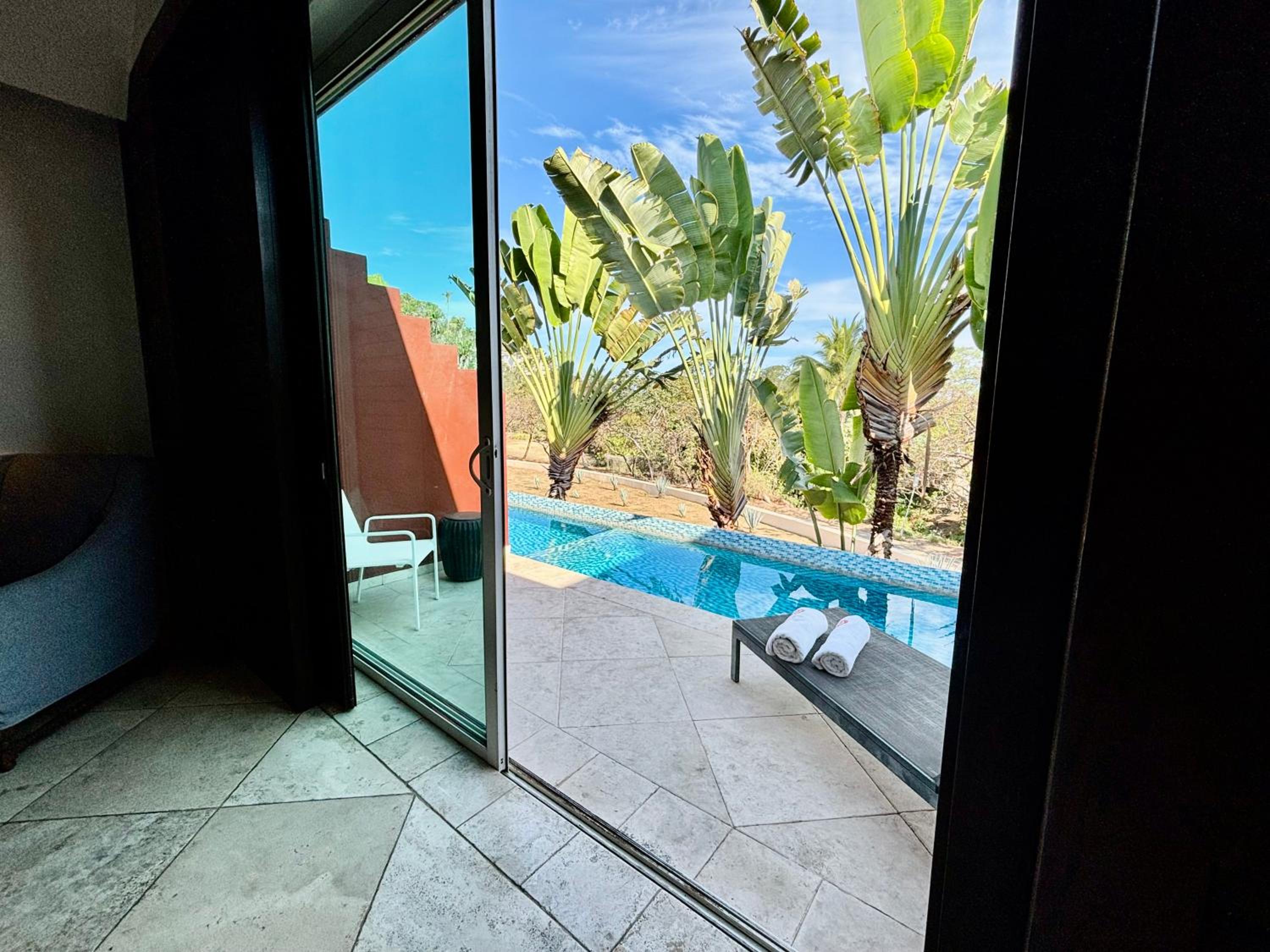 Suite with Private Pool - Photo 5