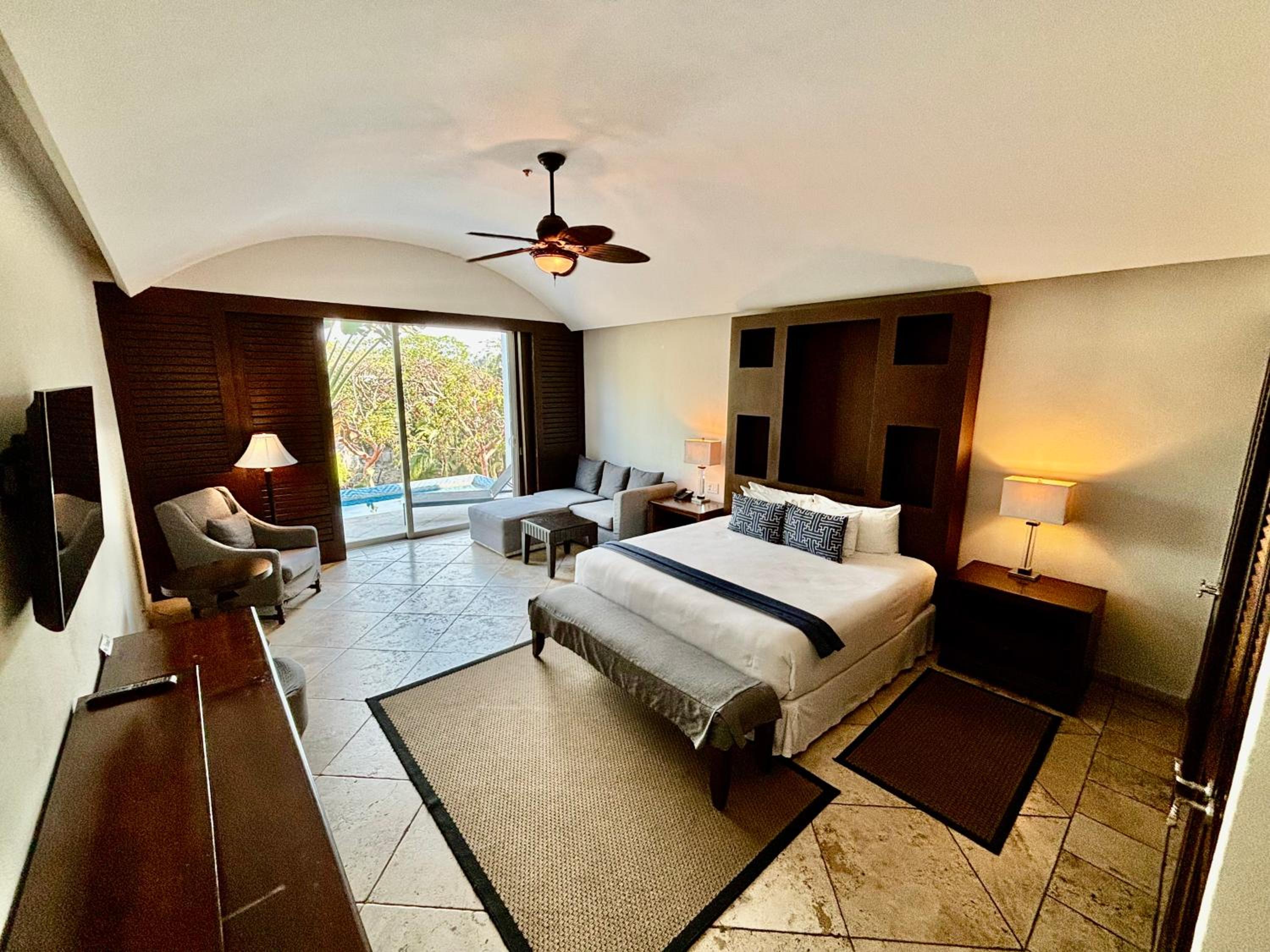 Suite with Private Pool - Photo 7