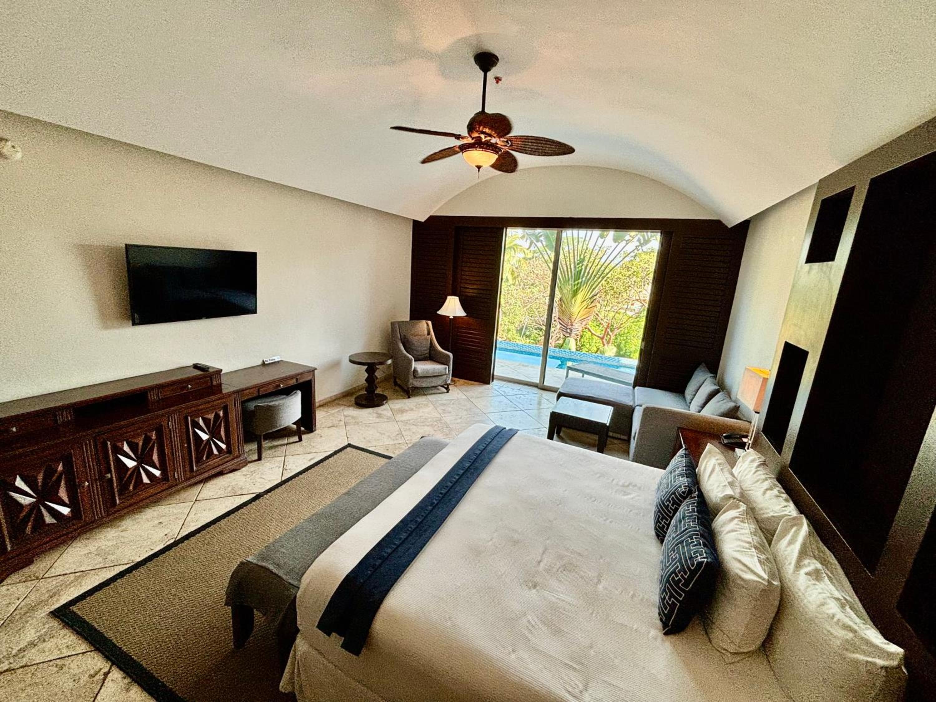 Suite with Private Pool - Photo 6