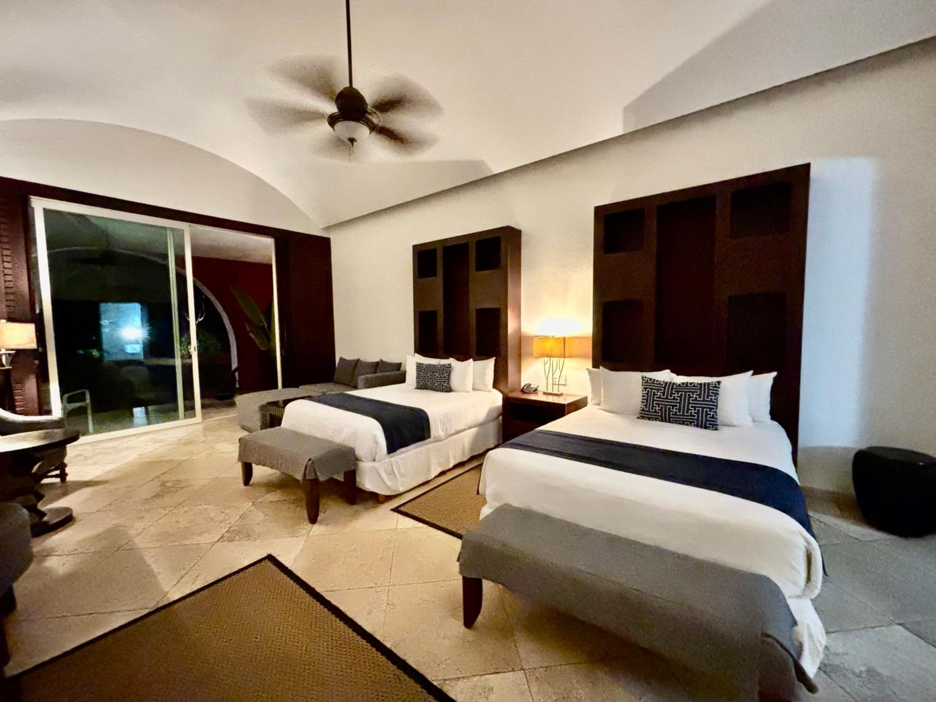 Suite - Photo 7