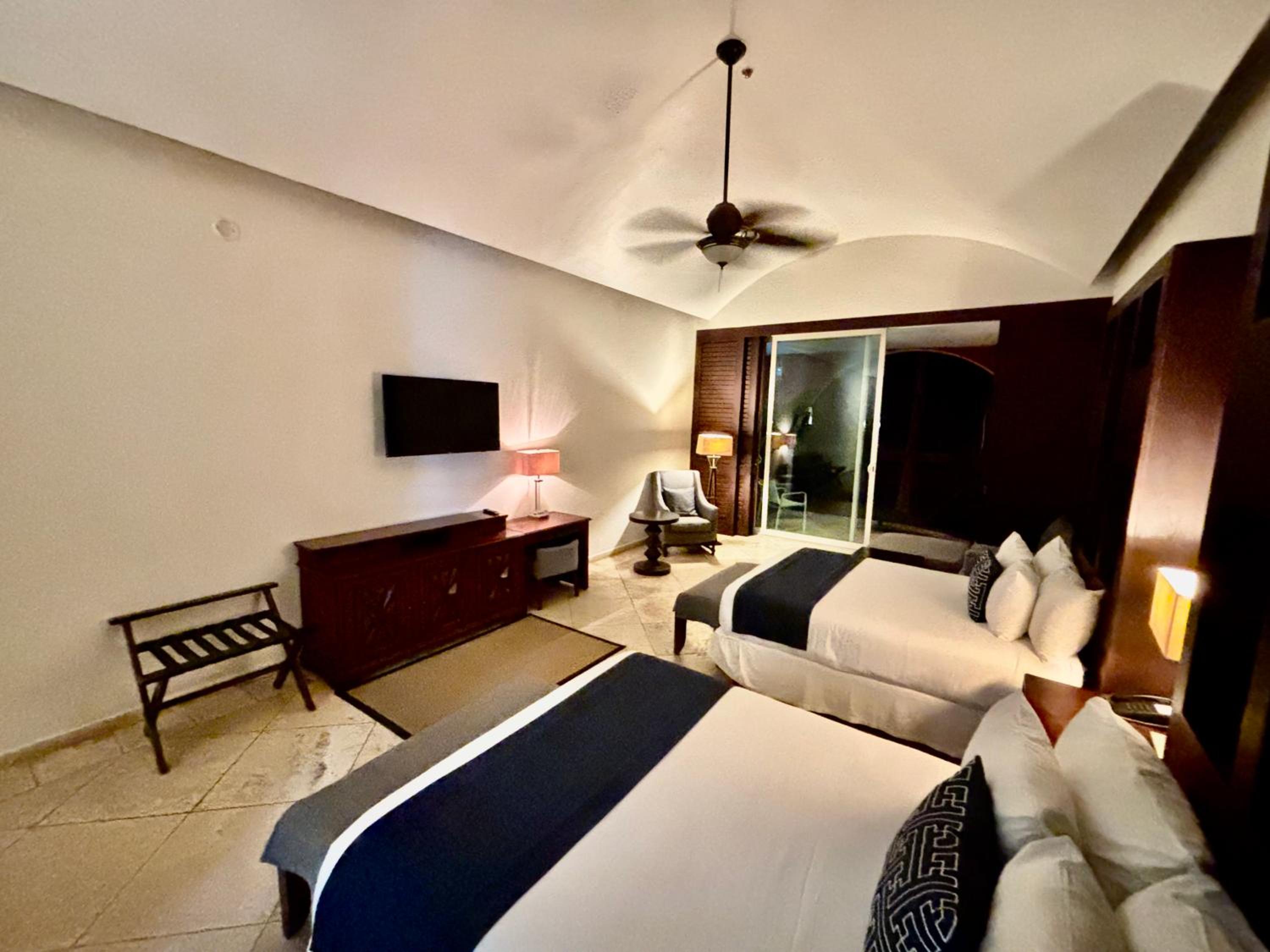 Suite - Photo 4