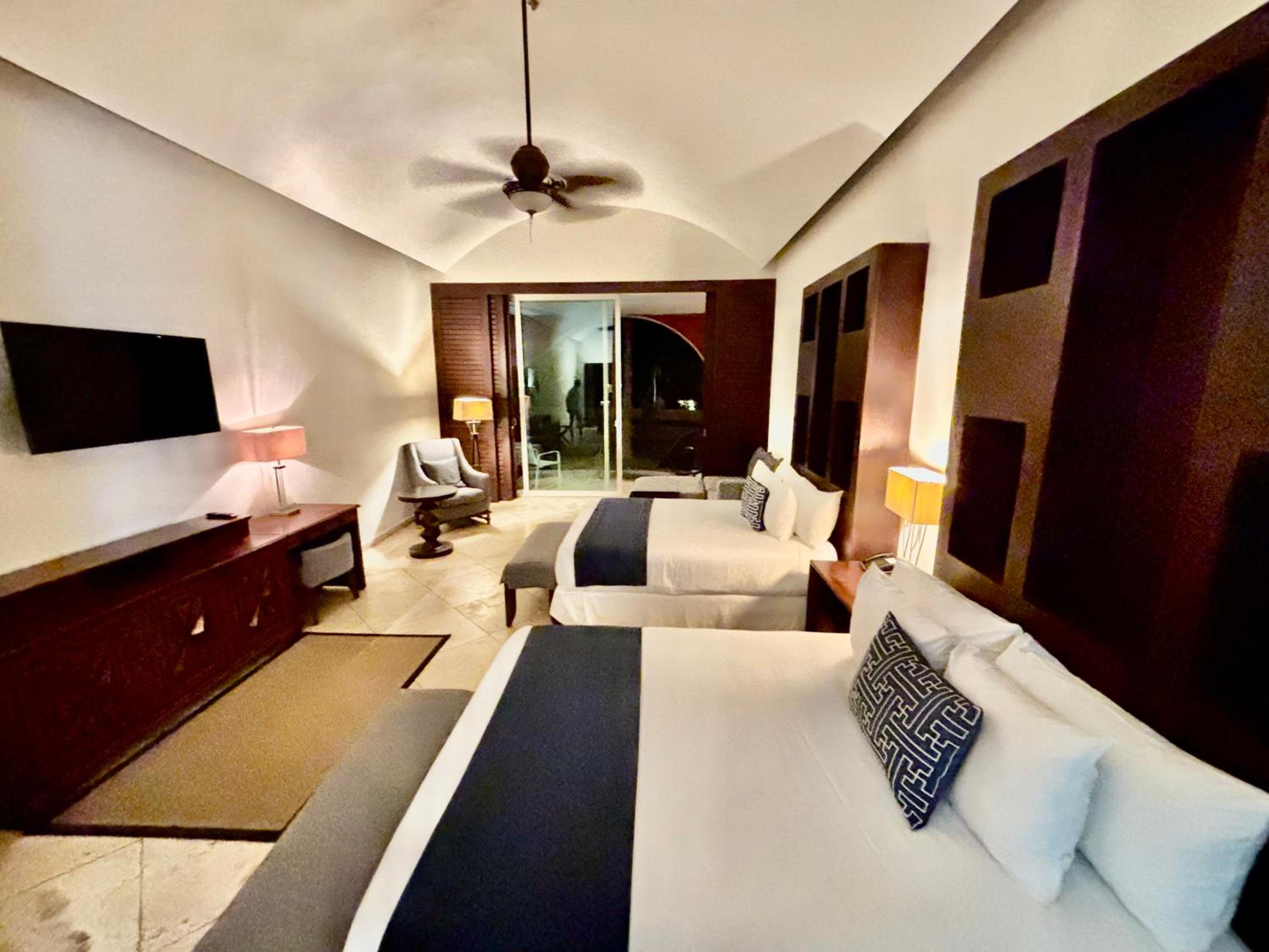Suite - Photo 5
