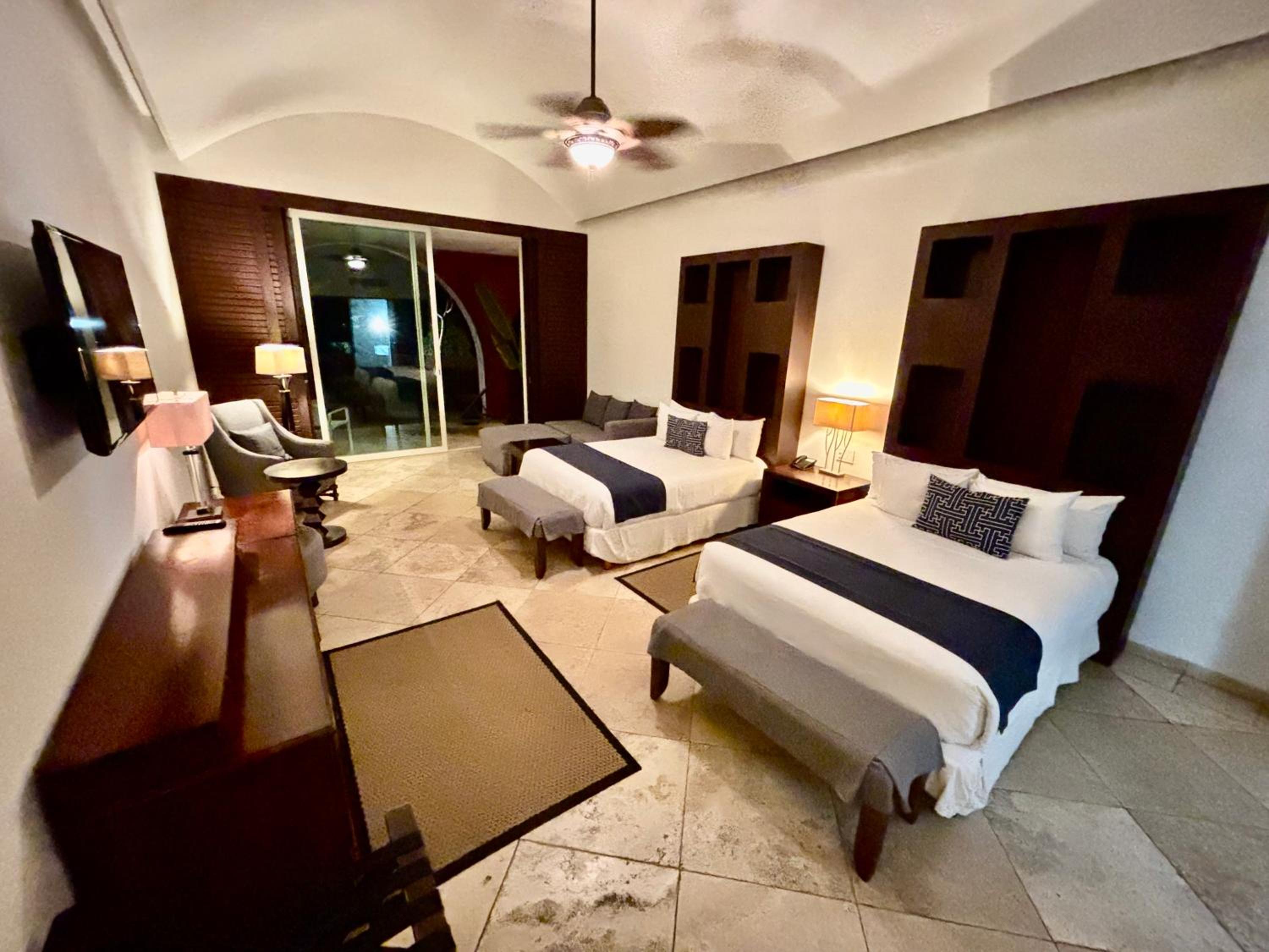 Suite - Photo 9