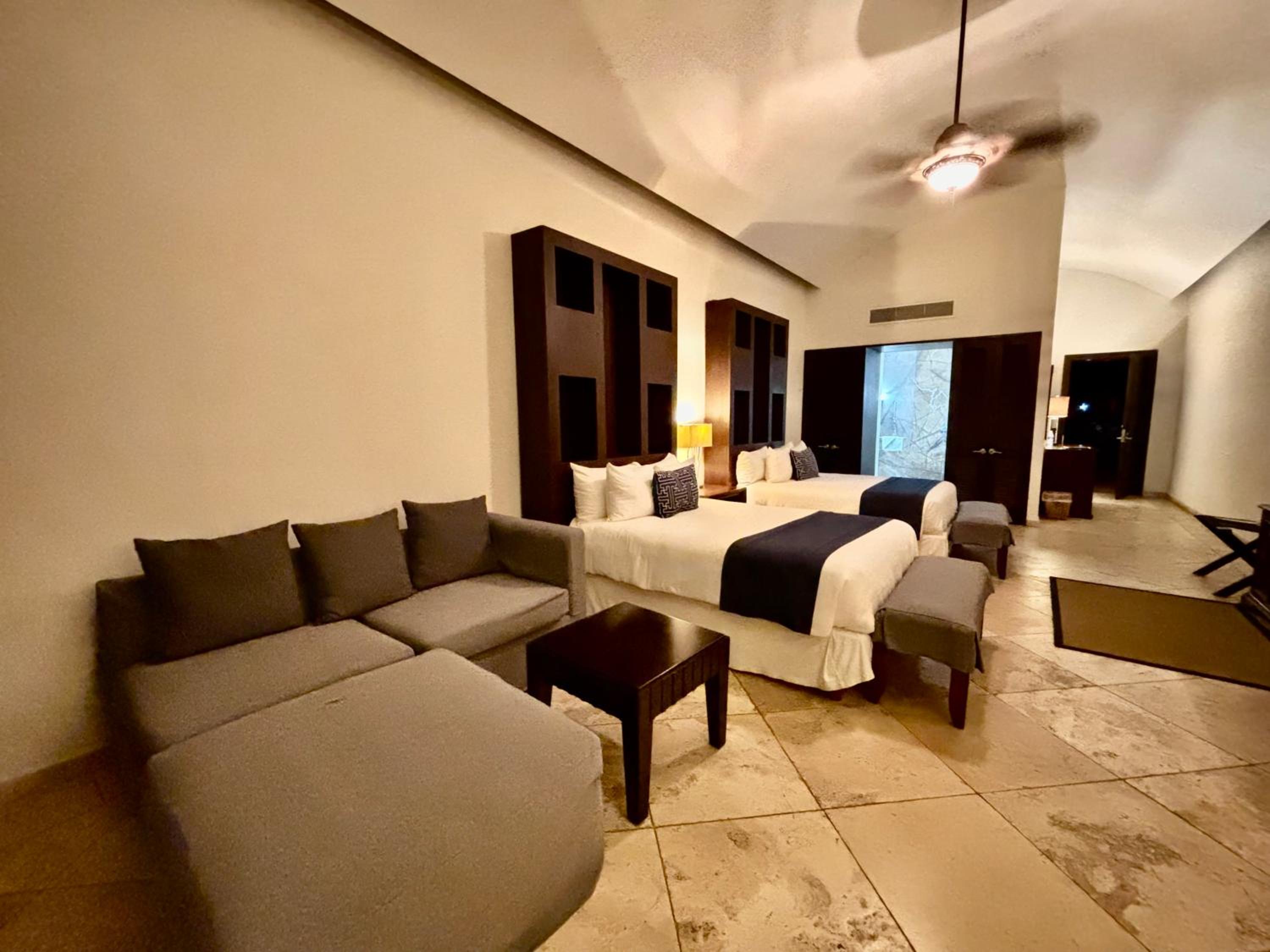 Suite - Photo 6