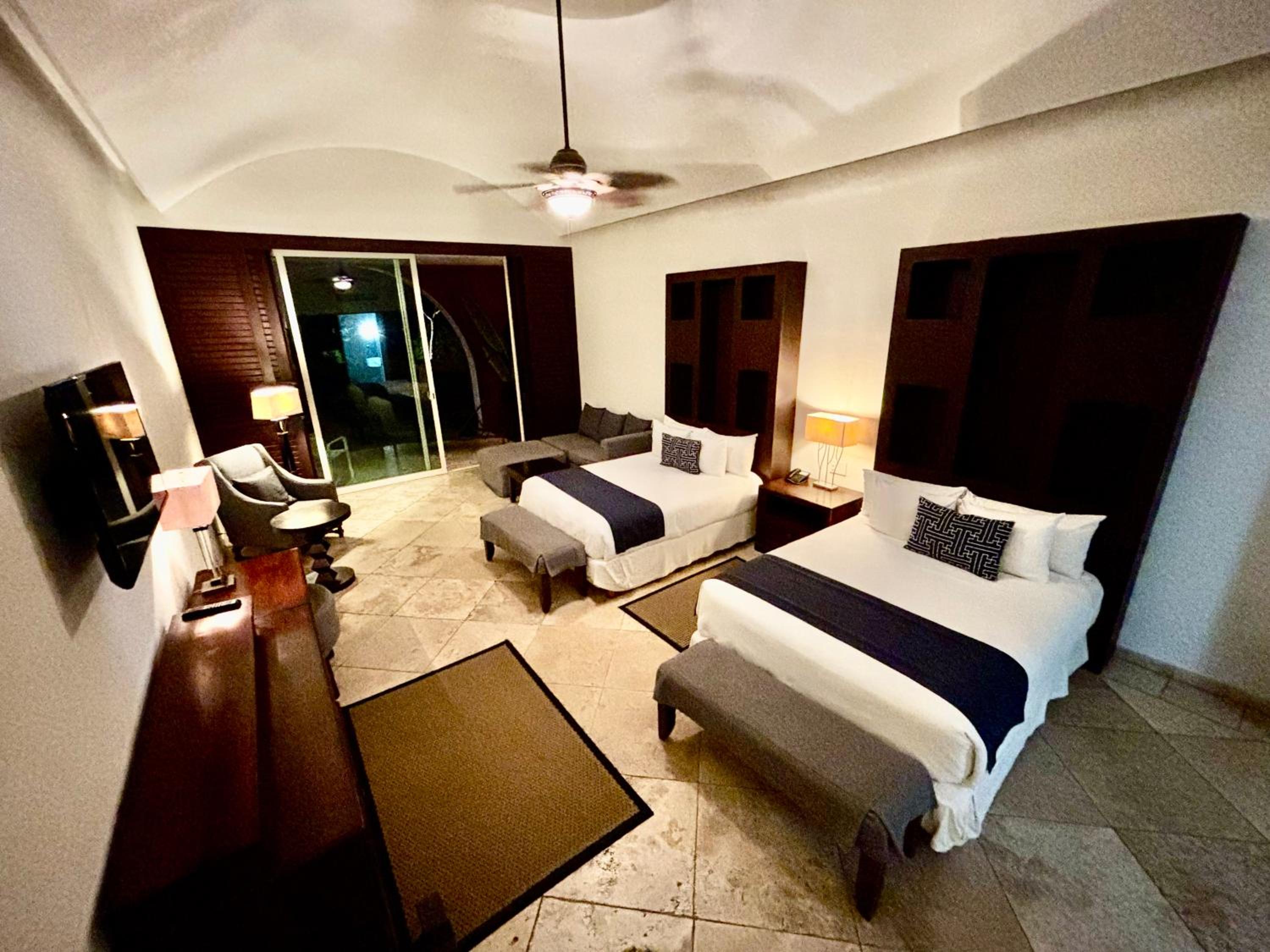 Suite - Photo 2