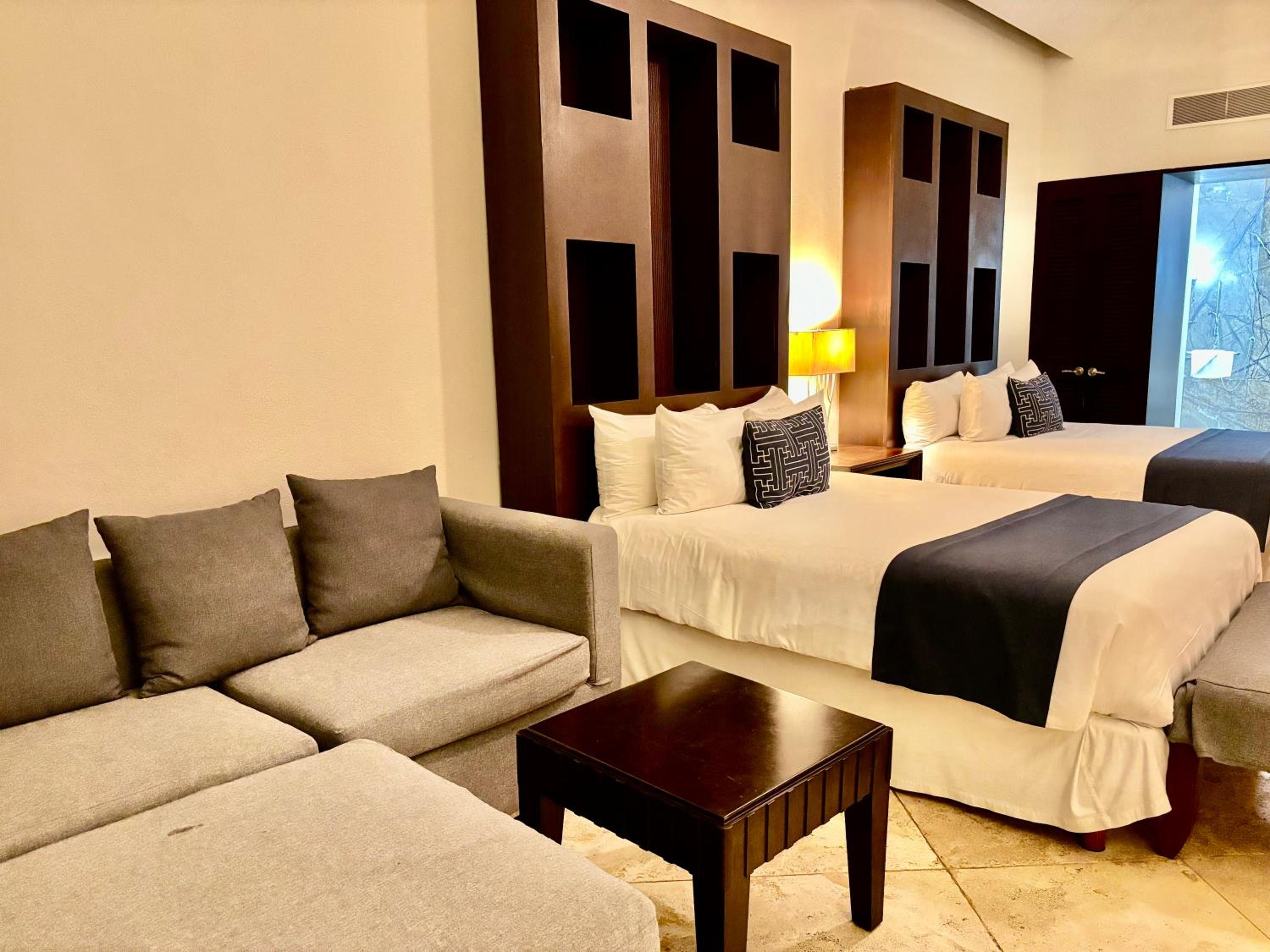 Suite - Photo 3