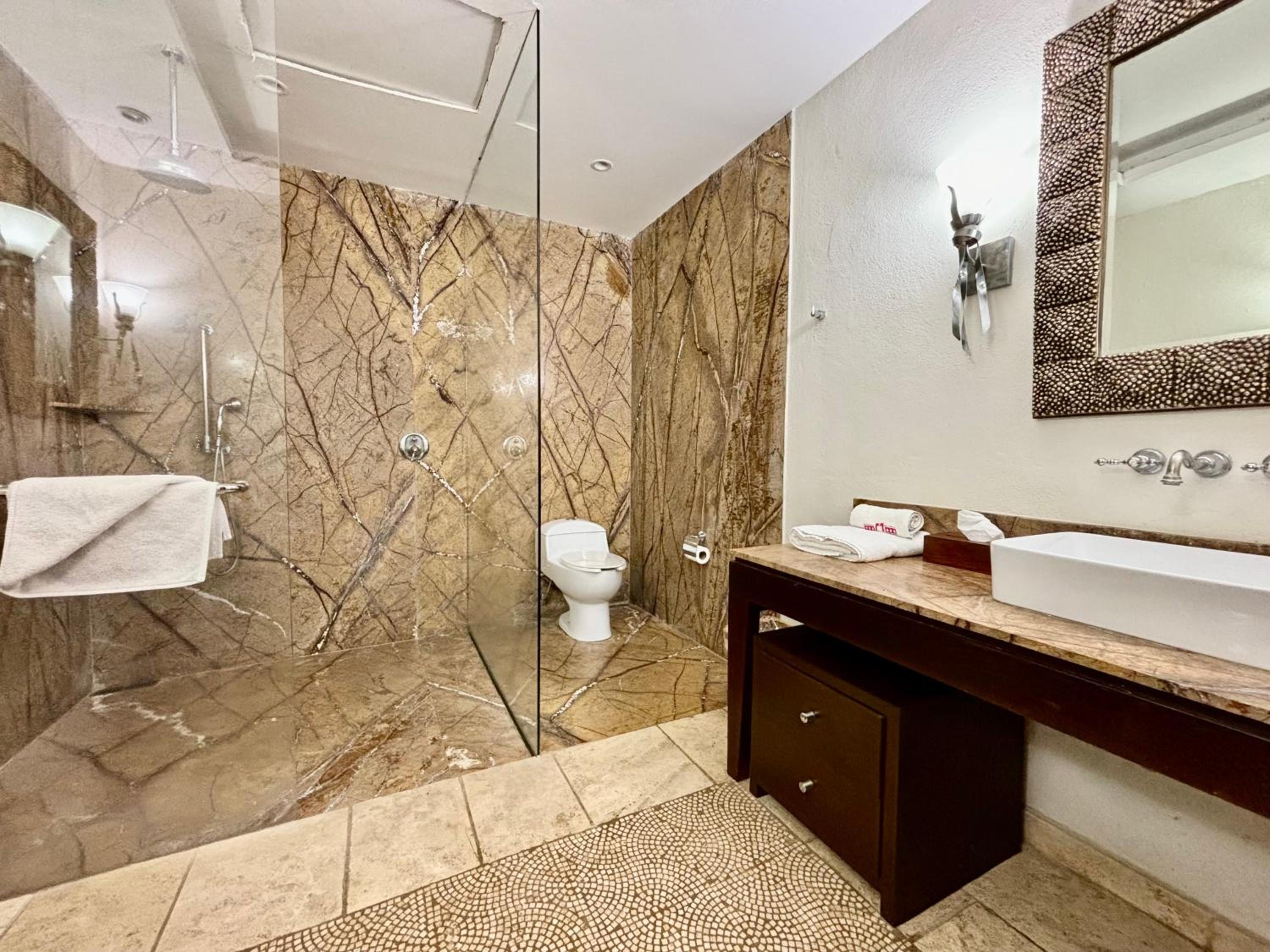 Suite with Private Pool - Photo 2