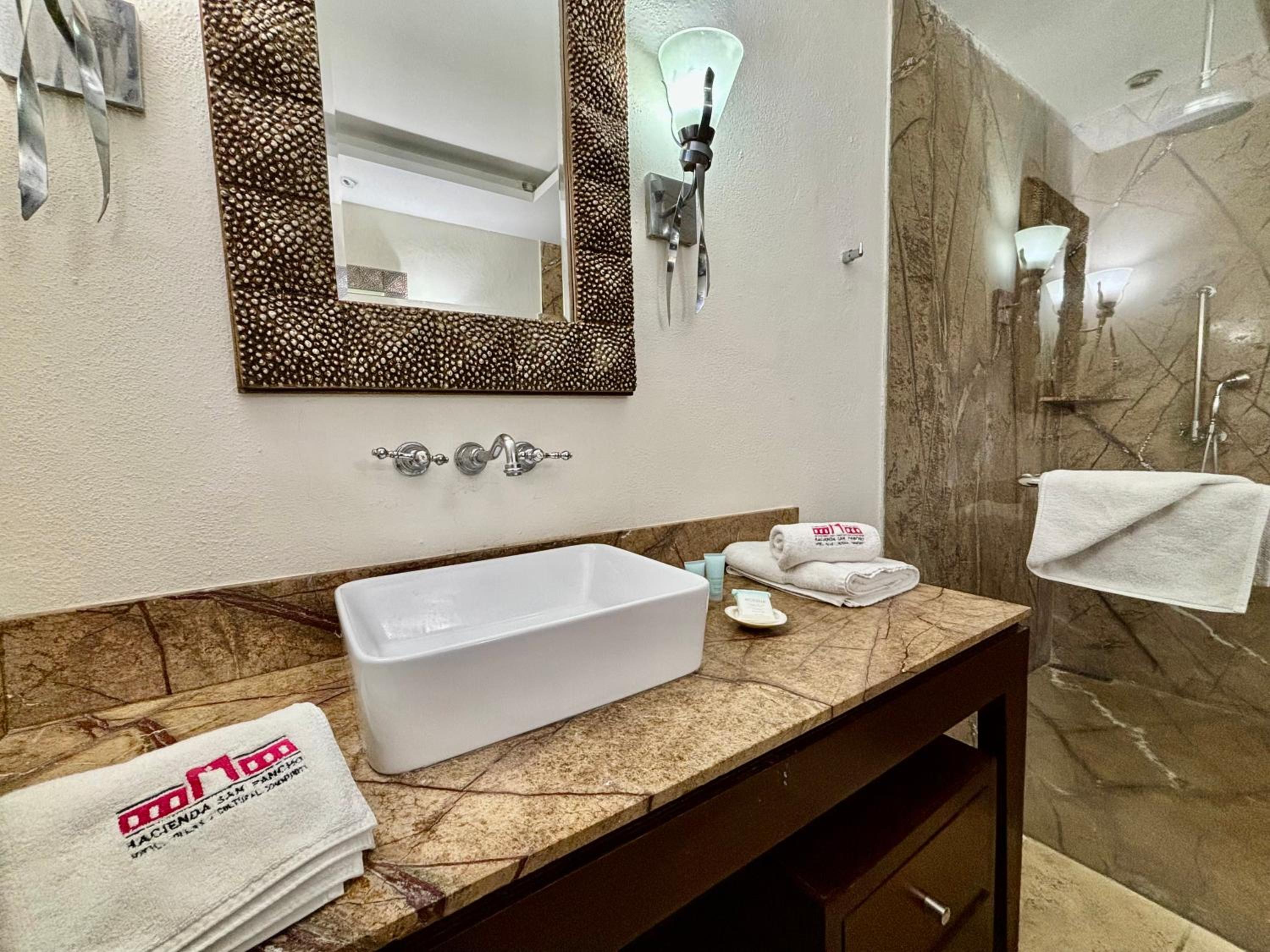 Suite with Private Pool - Photo 3