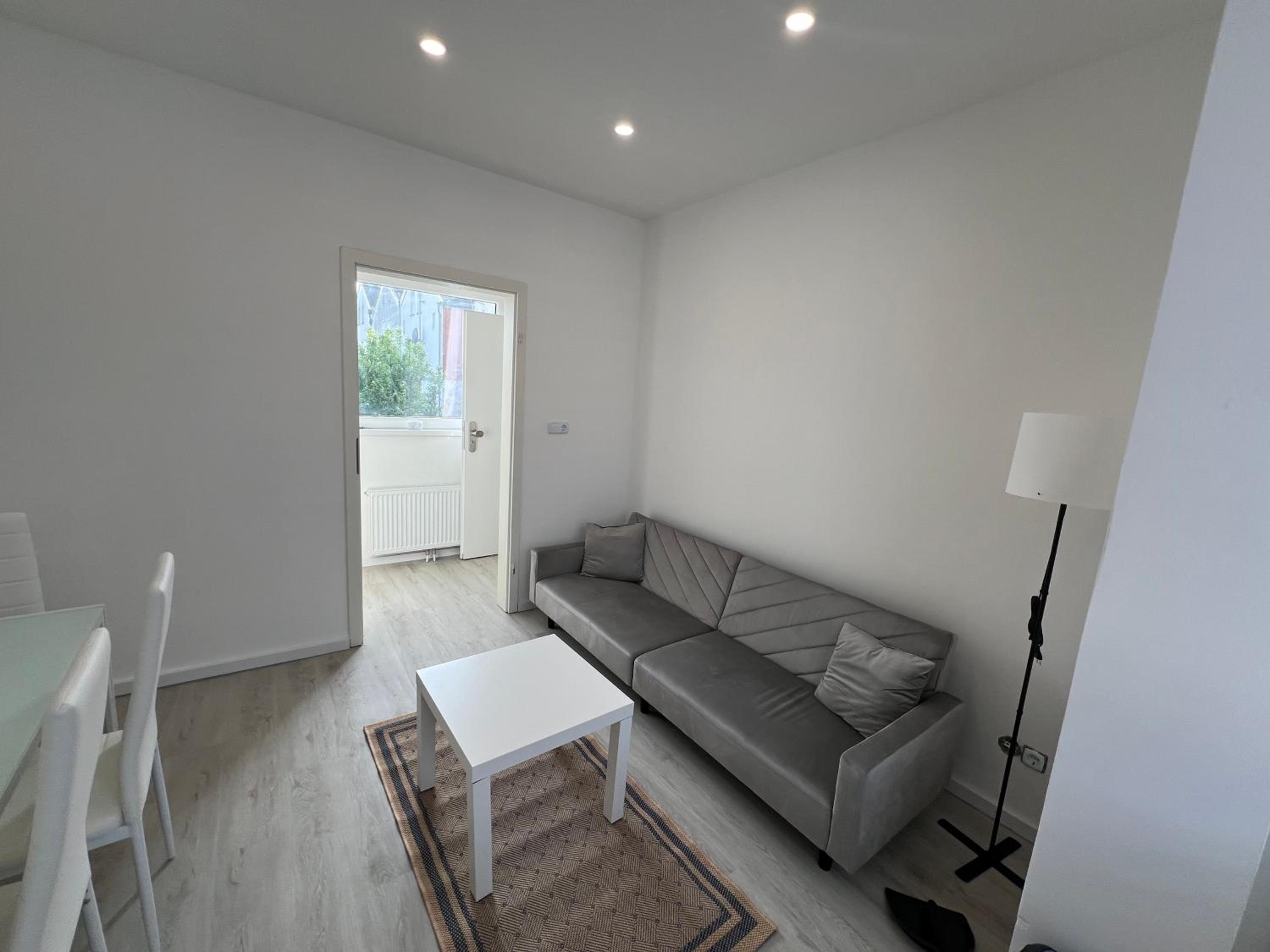 One-Bedroom Apartment photo 1