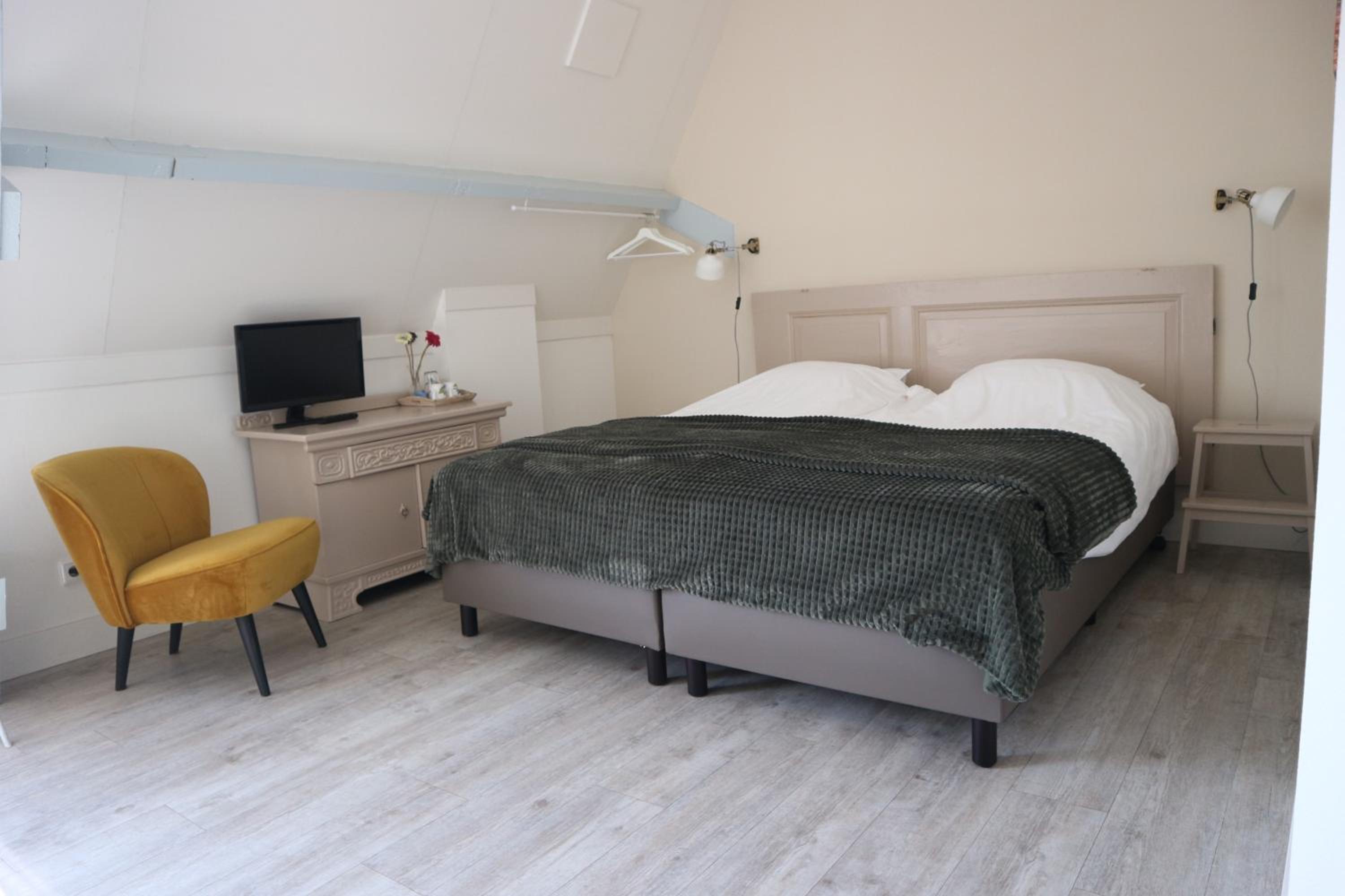 Double Room with Private Bathroom photo 1