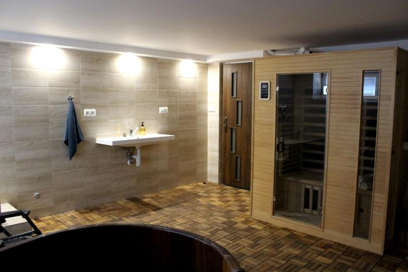 Large Double Room - Photo 4