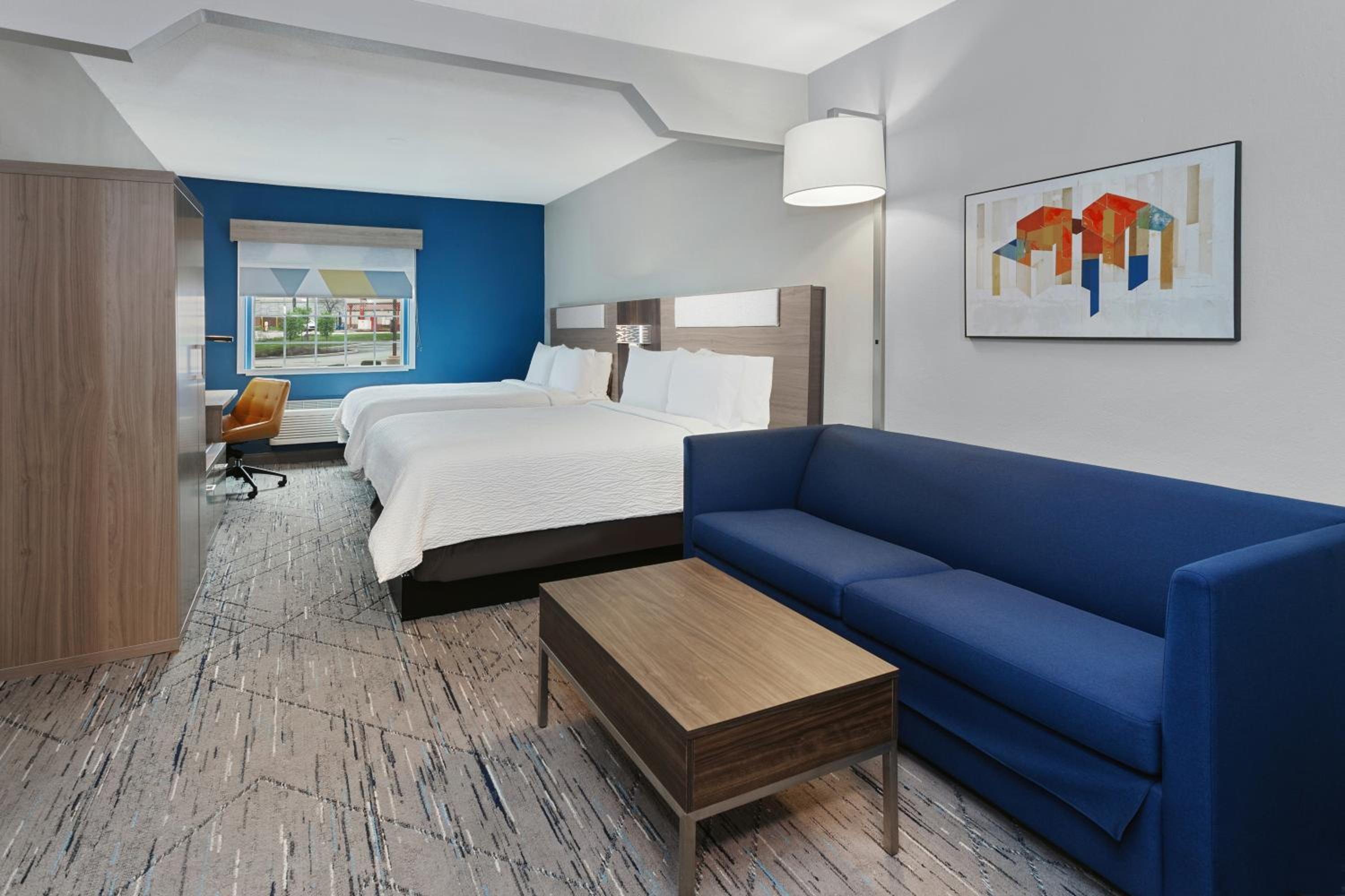 Standard Room with Two Queen Beds - Photo 1