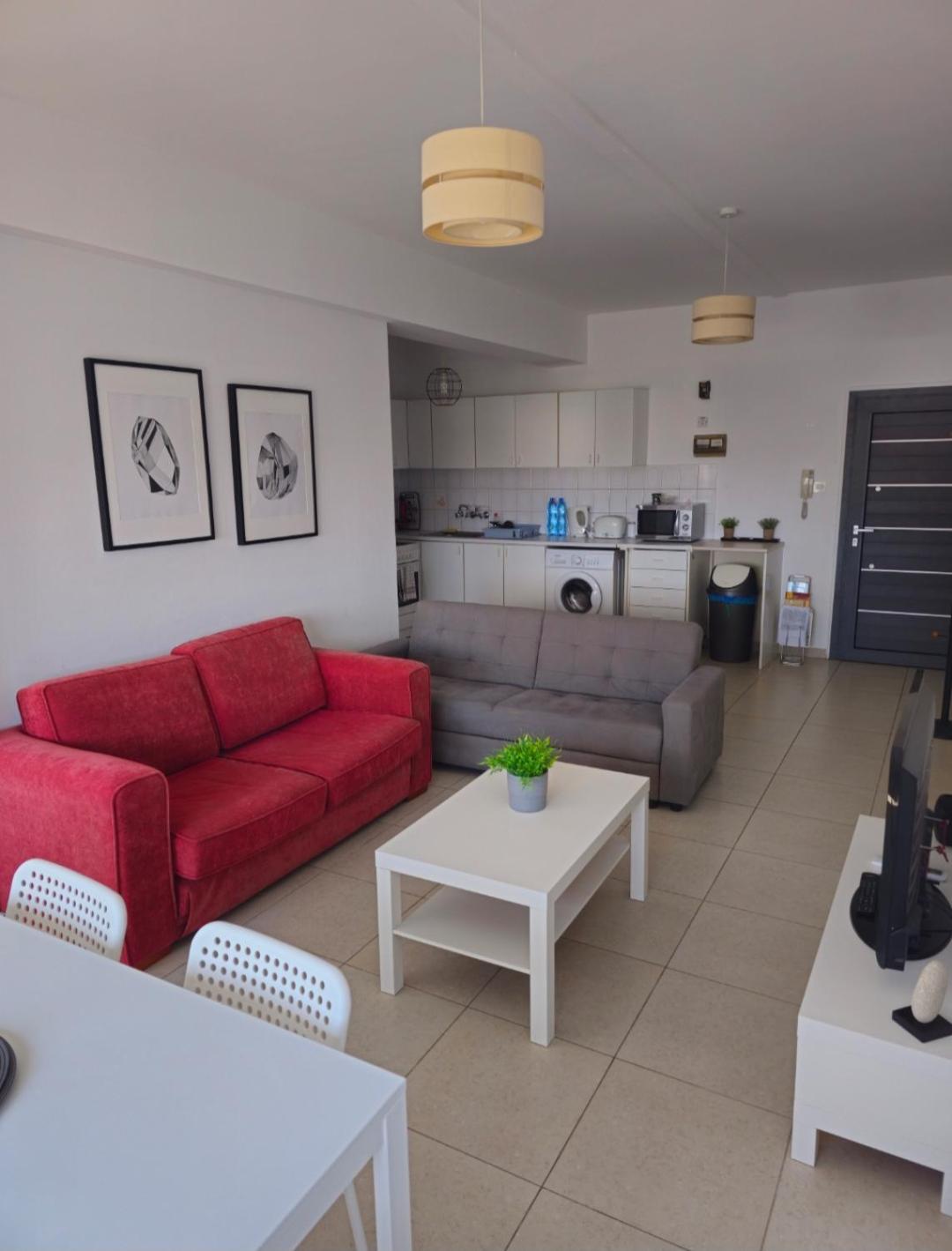 One-Bedroom Apartment photo 1