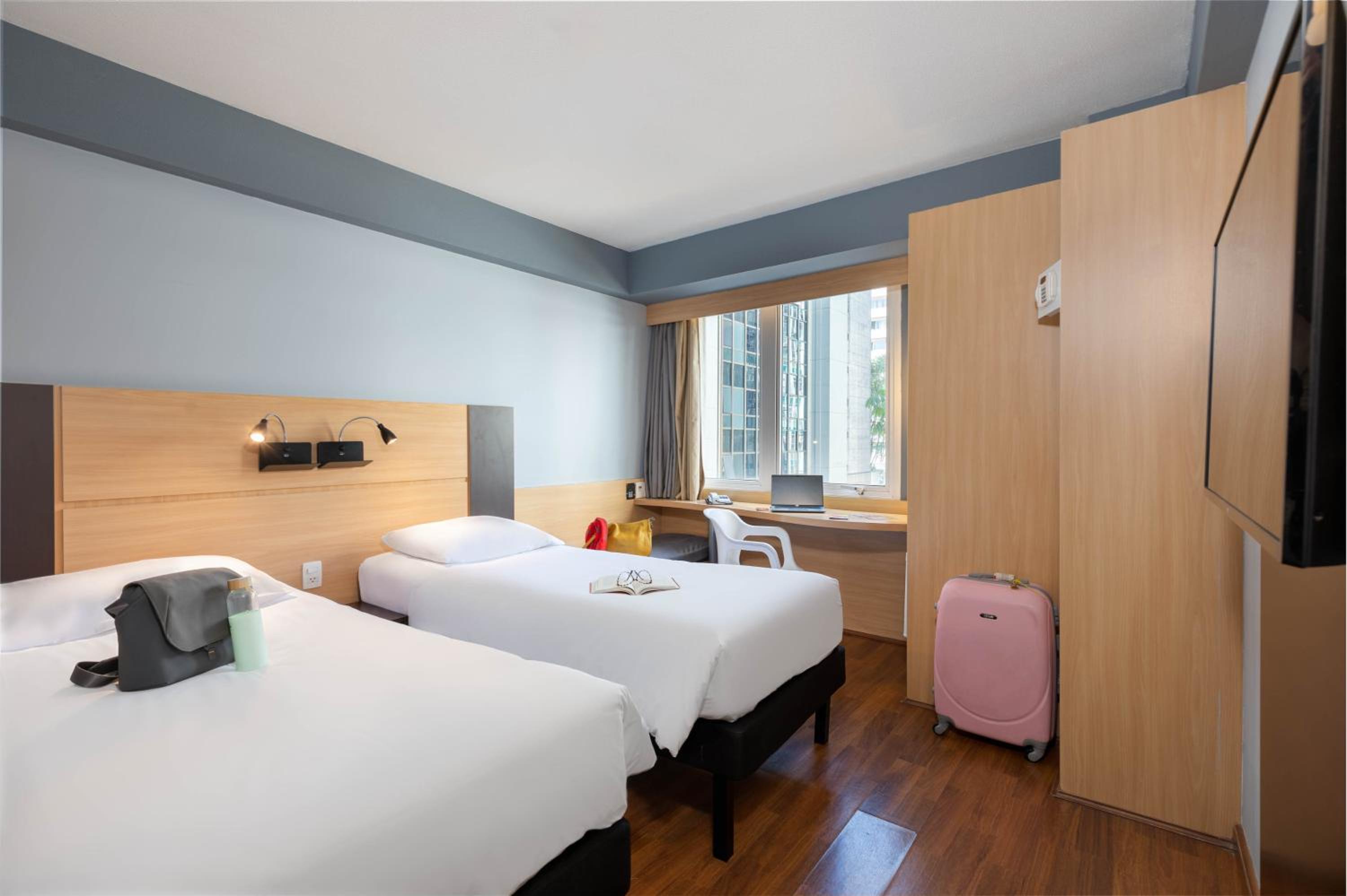Standard Room with Two Single Bed thumbnail 6