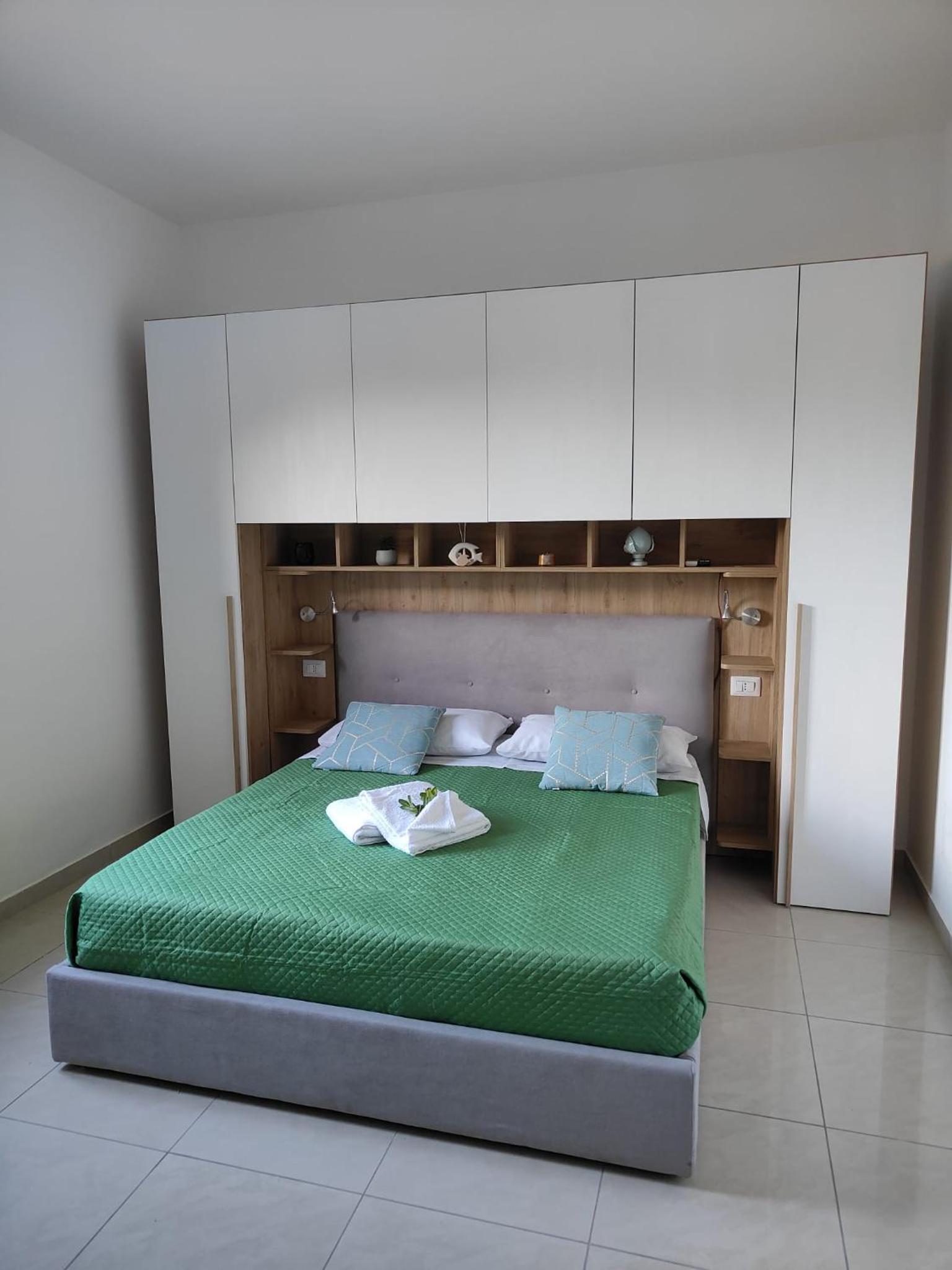 One-Bedroom House photo 2