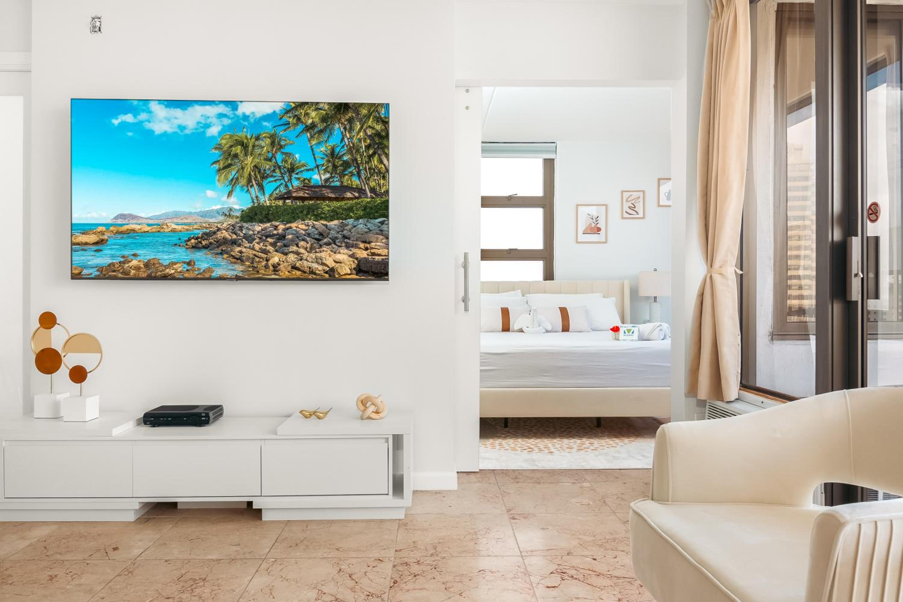 Waikiki Banyan condo with ocean & skyline views: One-Bedroom Apartment photo