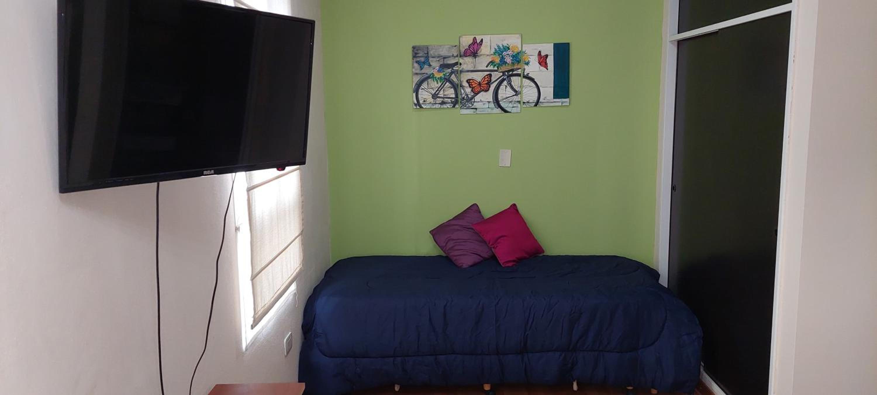 One-Bedroom Apartment photo 1