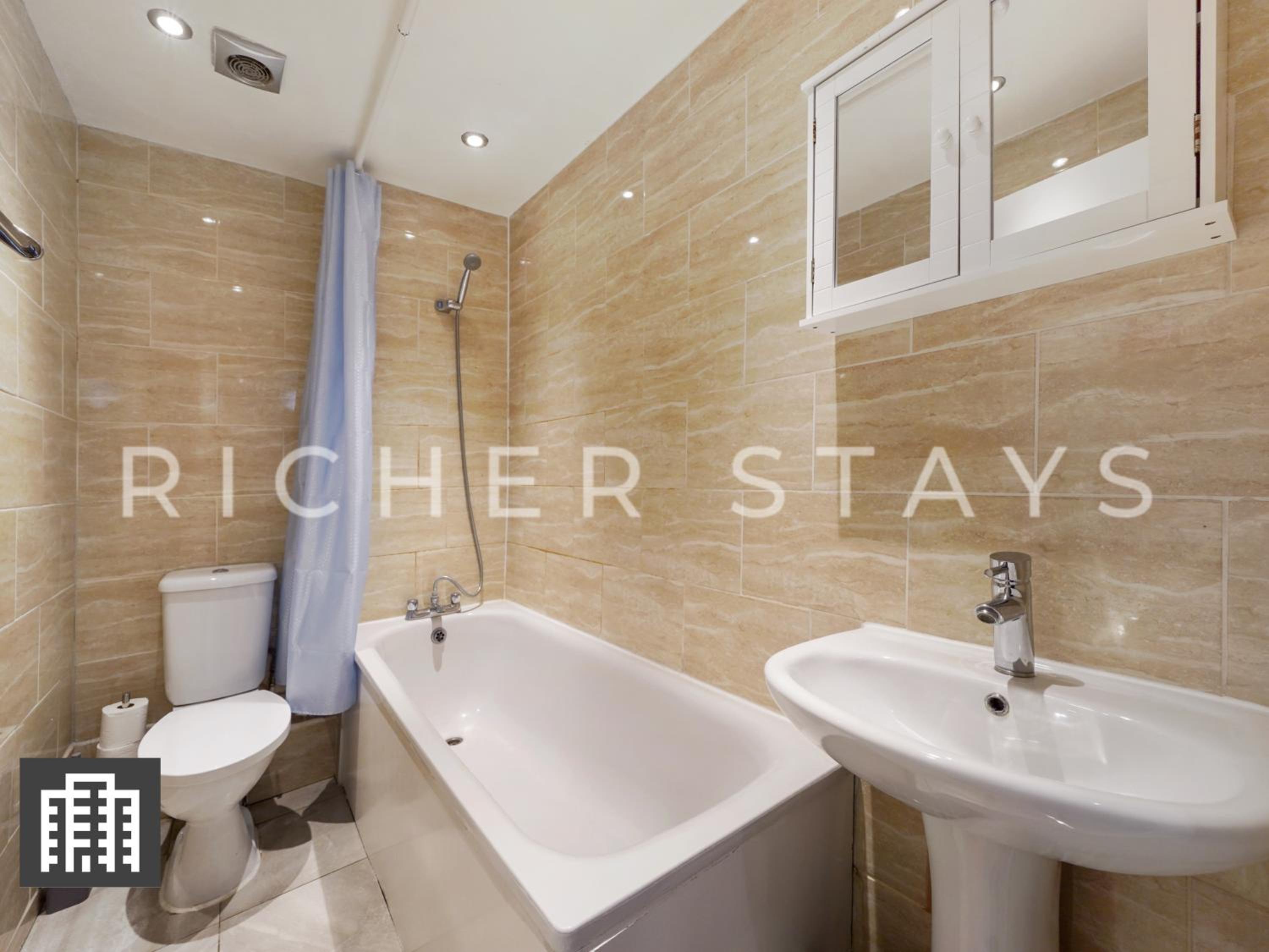 Large Double Room photo 3