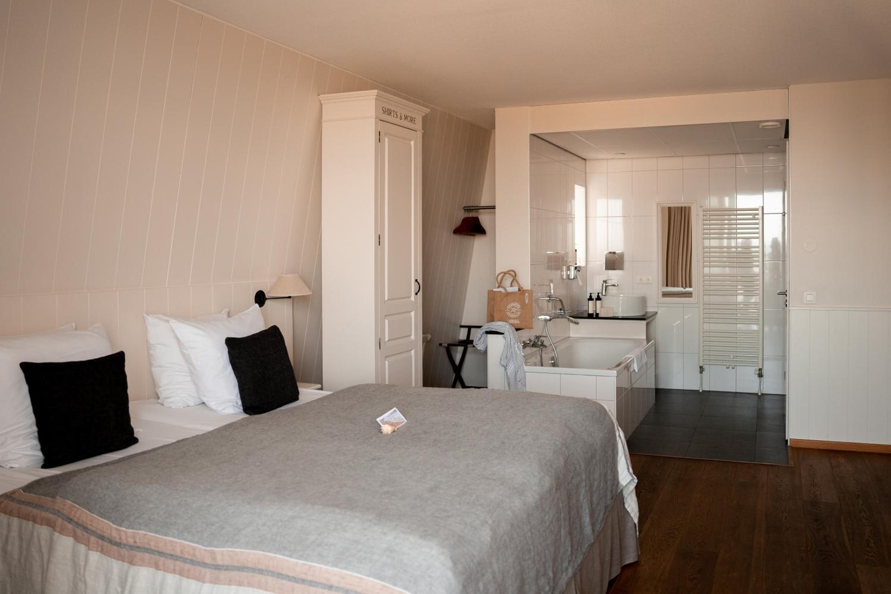 South Beach Room - Photo 3