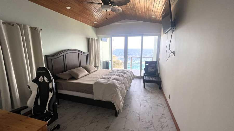 Five-Bedroom House photo 1