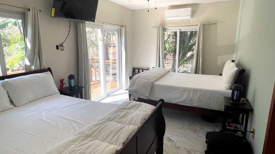 Five-Bedroom House photo 2