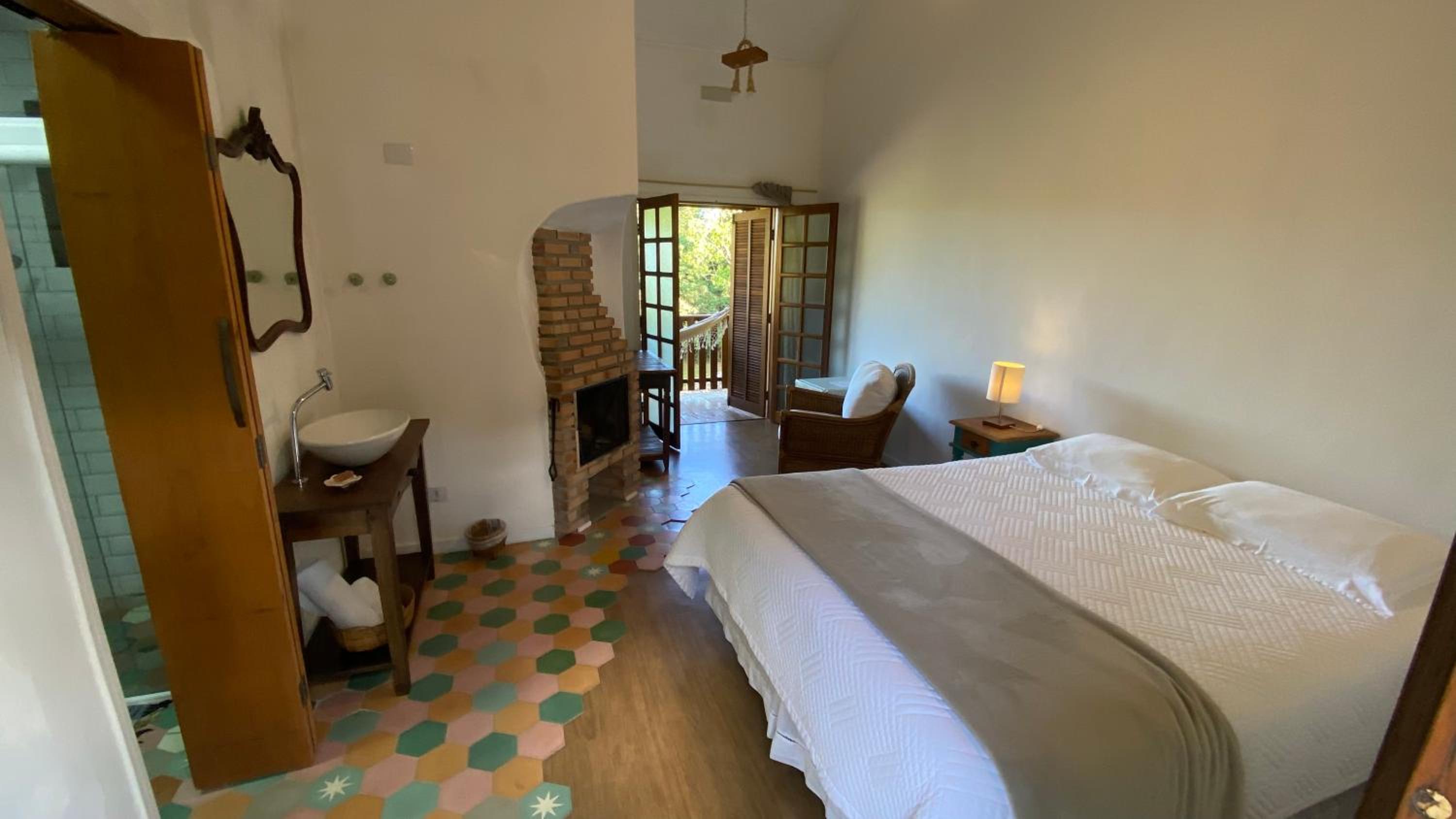 Deluxe Room (2 Adults + 1 Child)