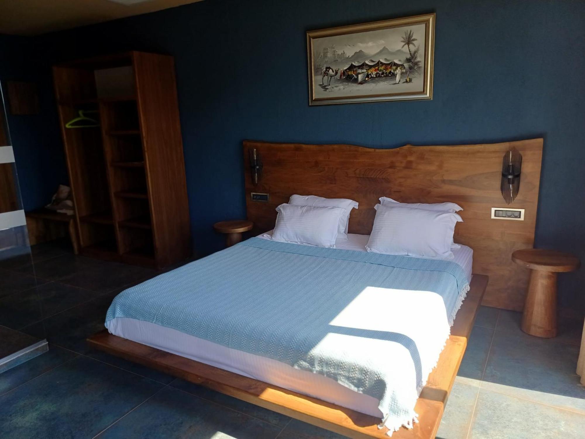 King Room with Balcony - Photo 1
