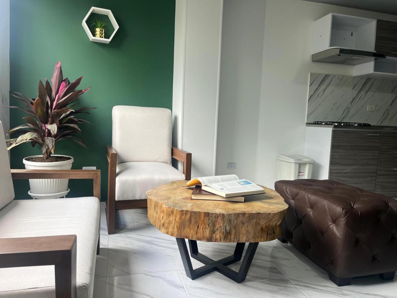 Deluxe One-Bedroom Apartment with City View photo 1