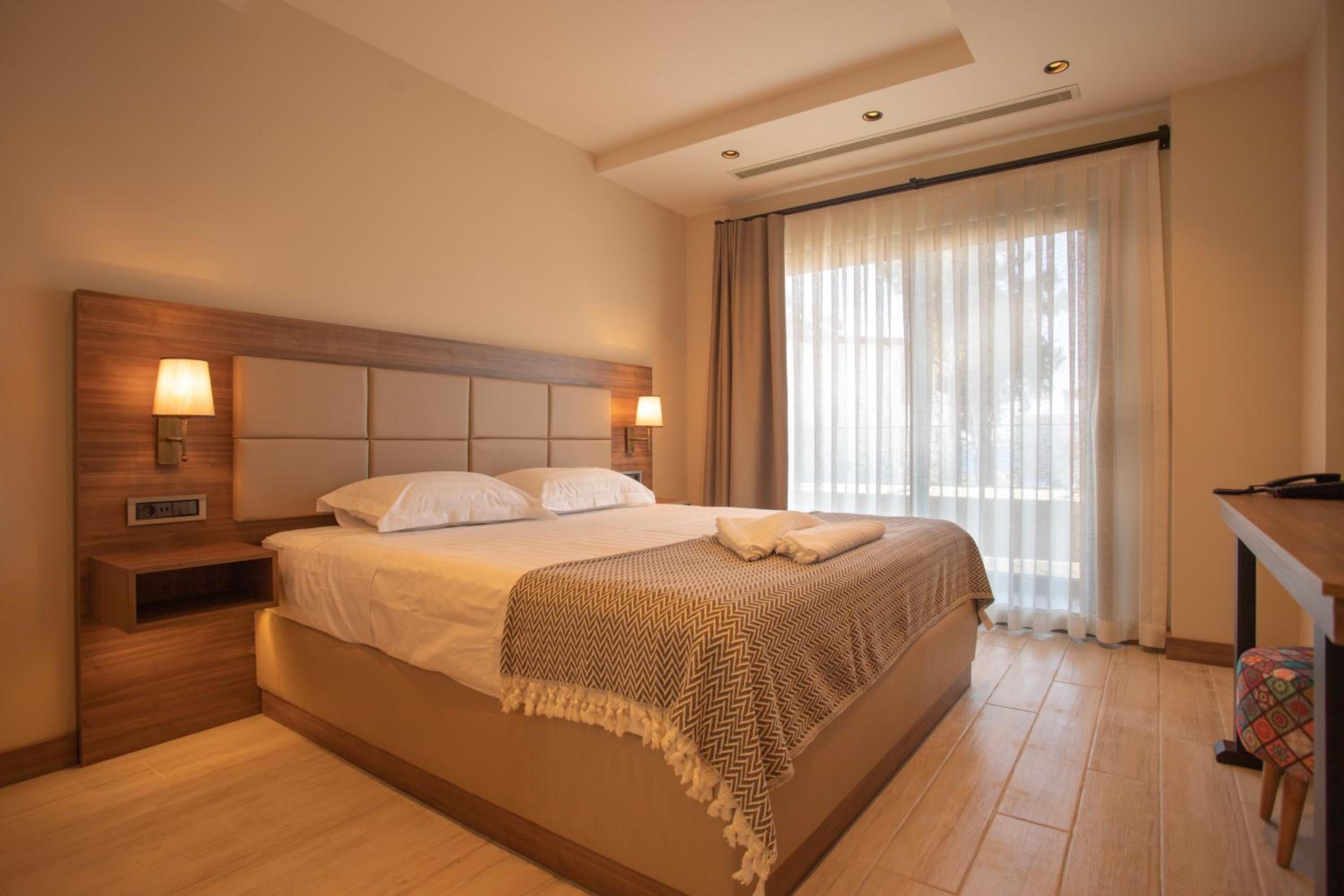 Deluxe Double or Twin Room - Photo 18