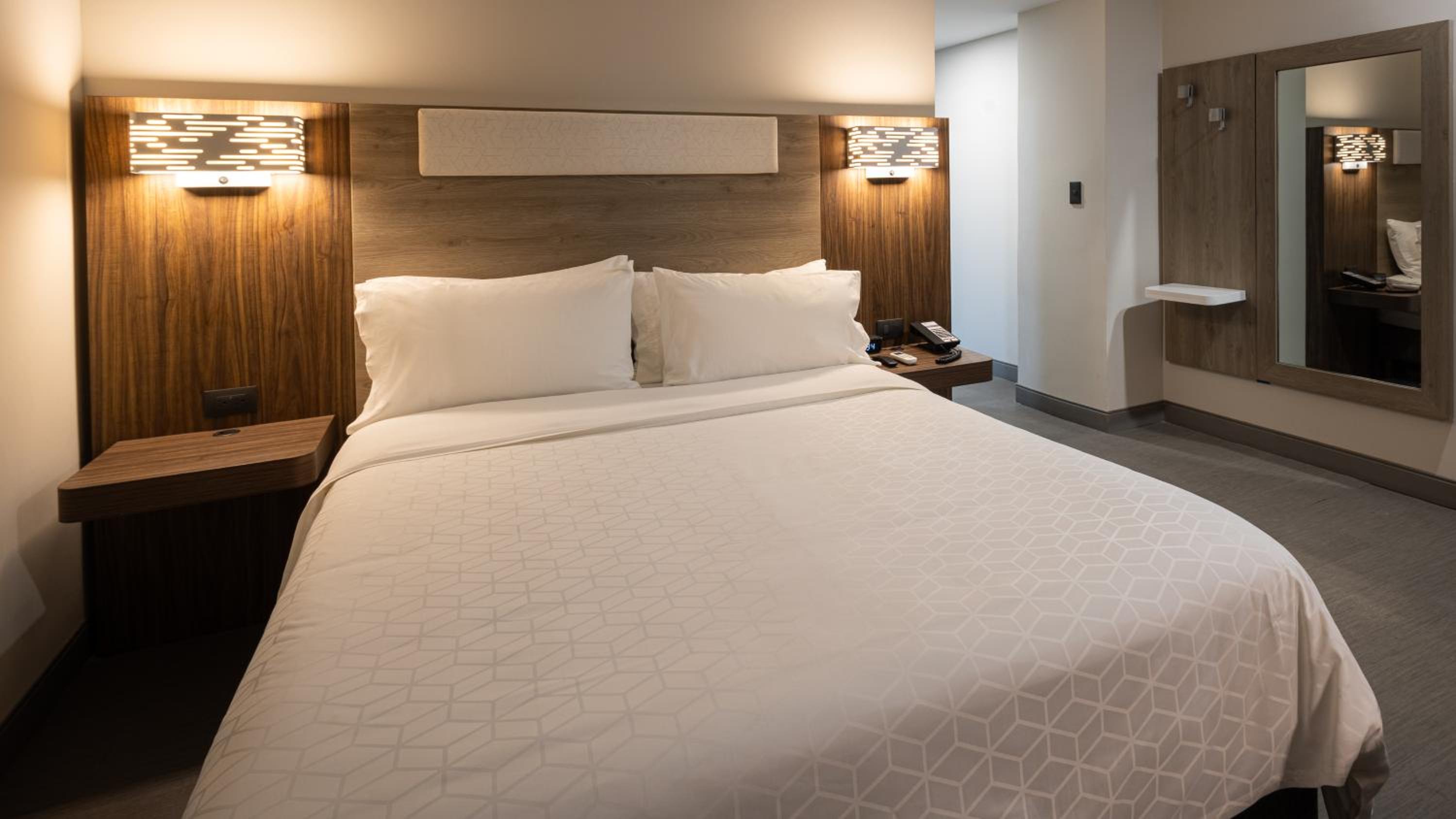 Standard King Room - Photo 3